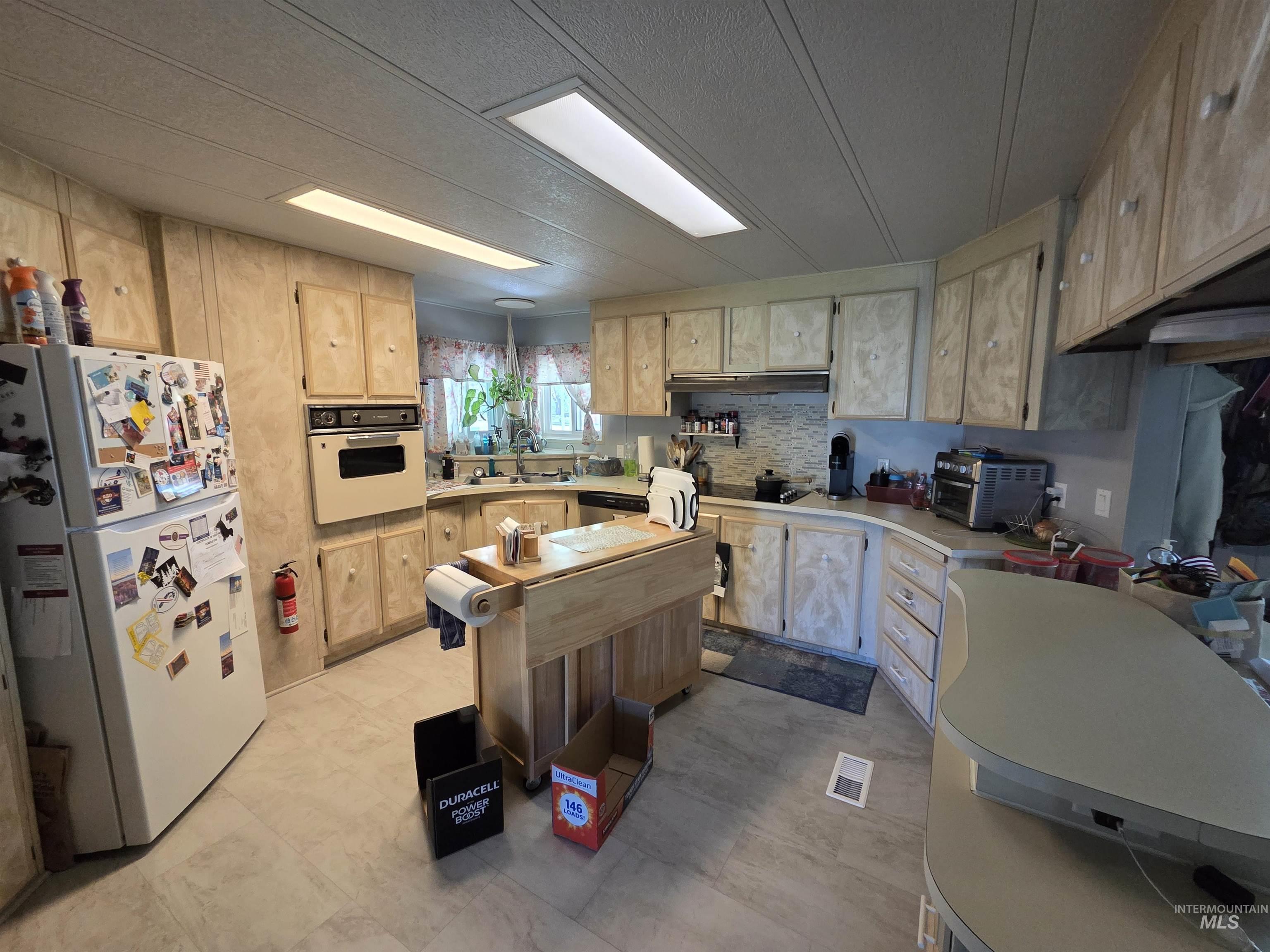 1610 S Midland Blvd, Nampa, Idaho 83686-2900, 3 Bedrooms, 2 Bathrooms, Residential For Sale, Price $349,900,MLS 98964608