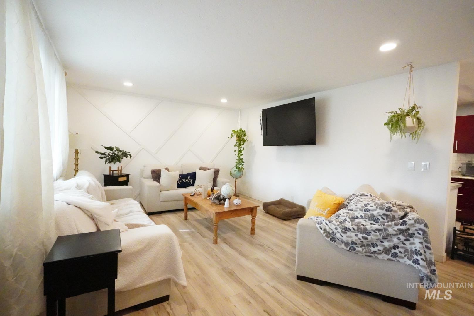 238 Dorothy Ave., Gooding, Idaho 83330, 4 Bedrooms, 2.5 Bathrooms, Residential For Sale, Price $325,000,MLS 98964614