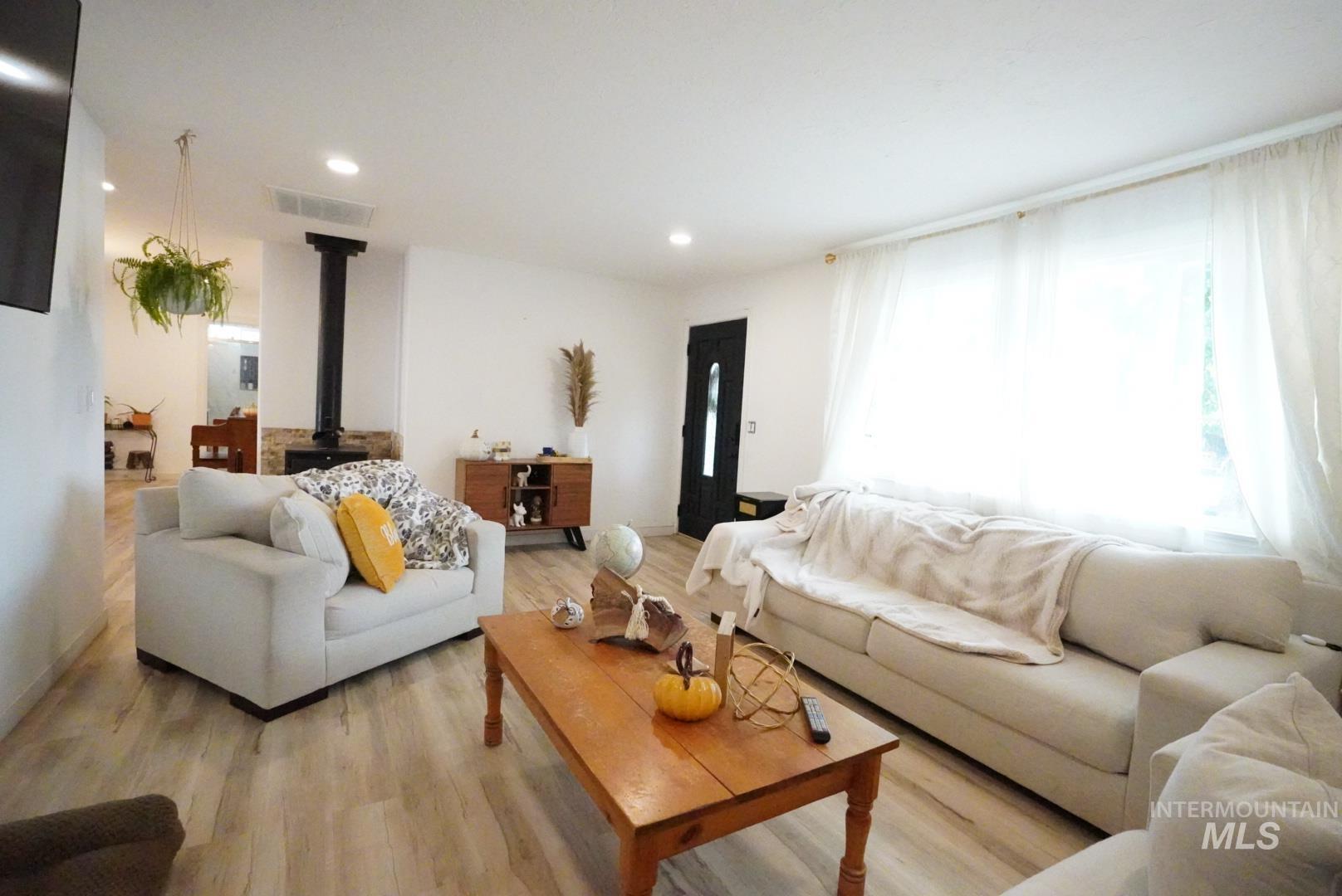 238 Dorothy Ave., Gooding, Idaho 83330, 4 Bedrooms, 2.5 Bathrooms, Residential For Sale, Price $325,000,MLS 98964614