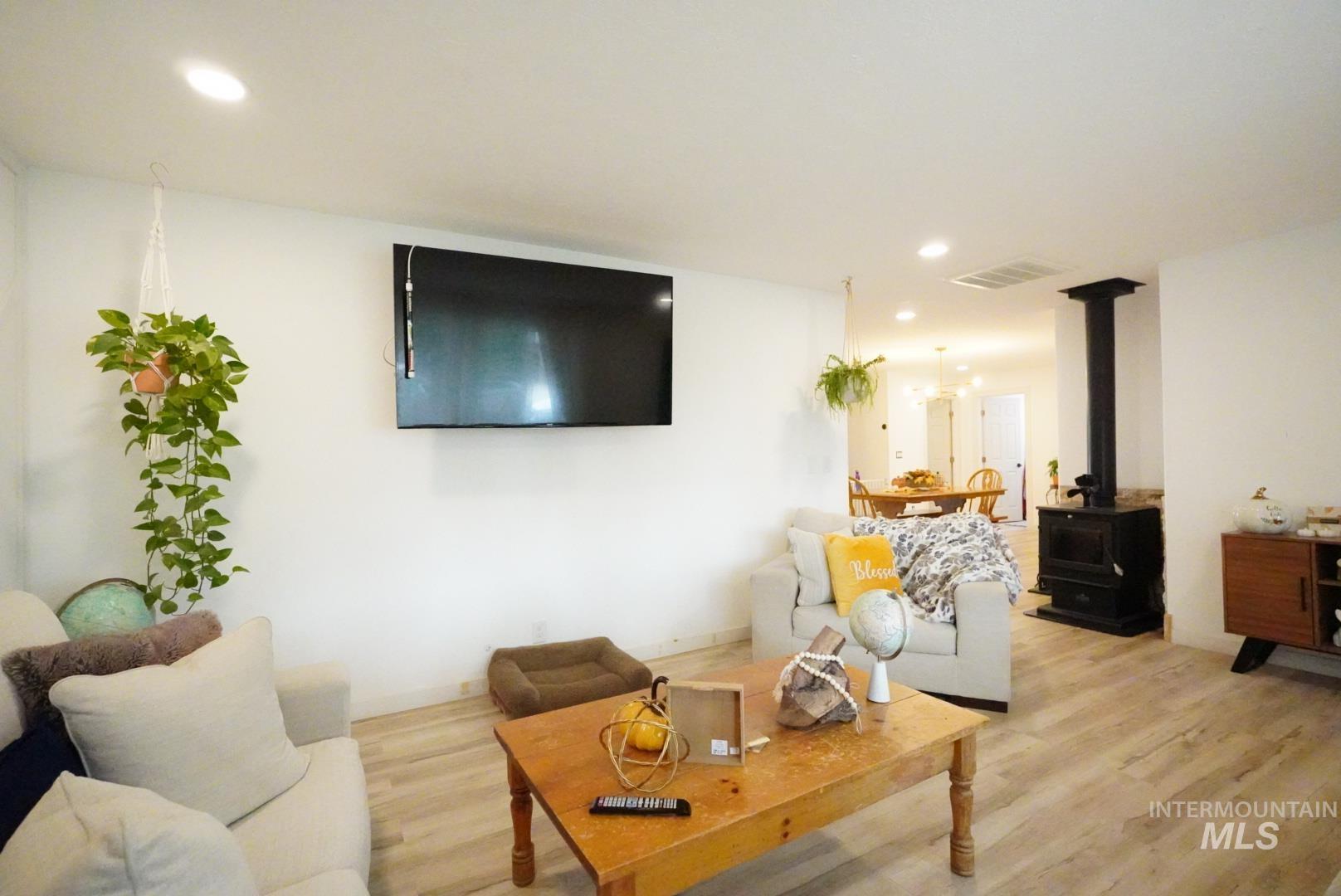 238 Dorothy Ave., Gooding, Idaho 83330, 4 Bedrooms, 2.5 Bathrooms, Residential For Sale, Price $325,000,MLS 98964614