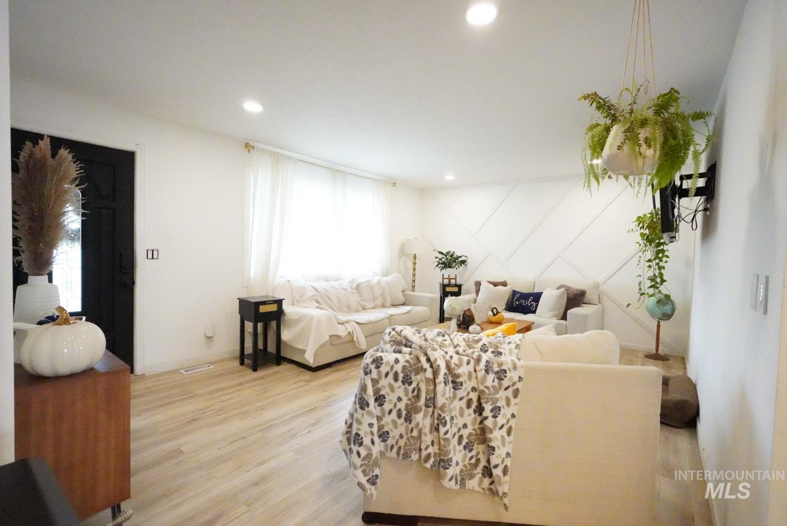 238 Dorothy Ave., Gooding, Idaho 83330, 4 Bedrooms, 2.5 Bathrooms, Residential For Sale, Price $325,000,MLS 98964614