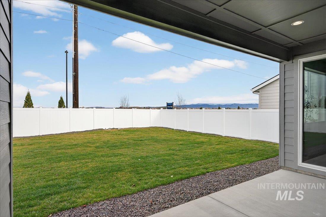 1330 W Swift Fox St, Meridian, Idaho 83634, 3 Bedrooms, 2 Bathrooms, Residential For Sale, Price $439,000,MLS 98964617