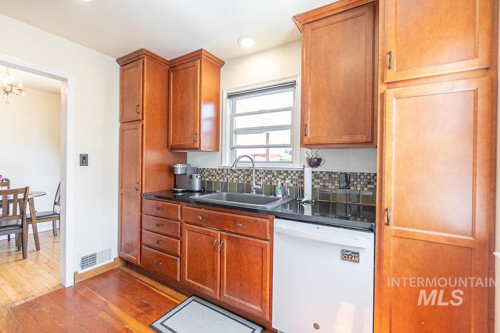 702 S Opal St, Boise, Idaho 83705, 3 Bedrooms, 2 Bathrooms, Residential For Sale, Price $535,000,MLS 98964621