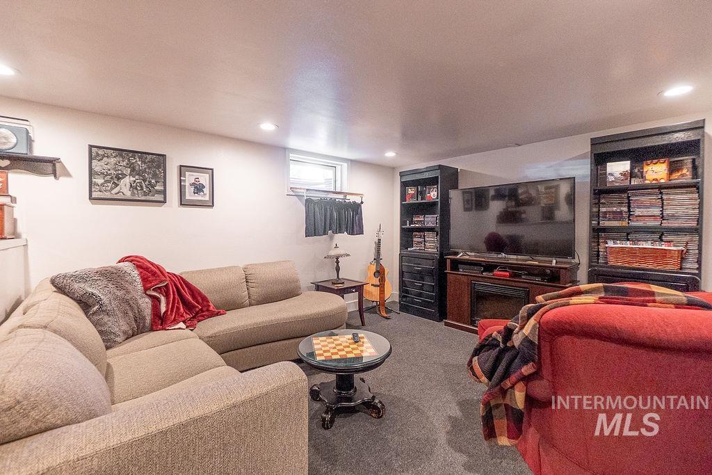 702 S Opal St, Boise, Idaho 83705, 3 Bedrooms, 2 Bathrooms, Residential For Sale, Price $535,000,MLS 98964621