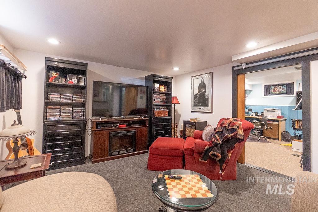 702 S Opal St, Boise, Idaho 83705, 3 Bedrooms, 2 Bathrooms, Residential For Sale, Price $535,000,MLS 98964621