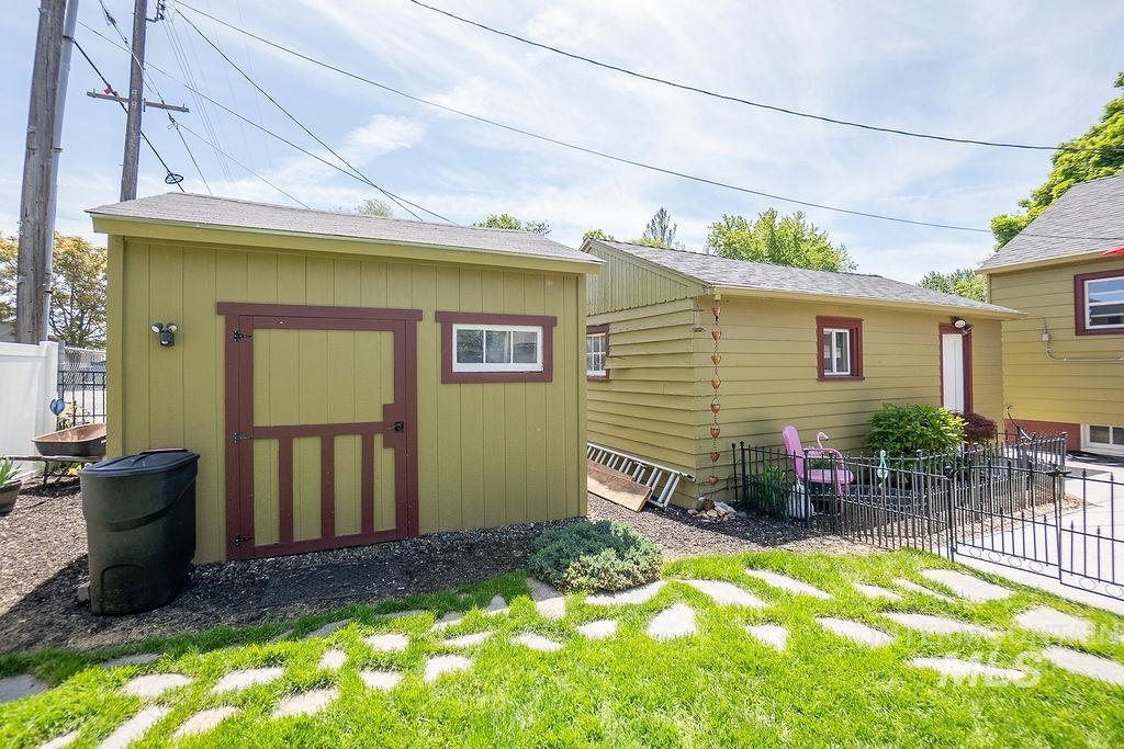 702 S Opal St, Boise, Idaho 83705, 3 Bedrooms, 2 Bathrooms, Residential For Sale, Price $535,000,MLS 98964621