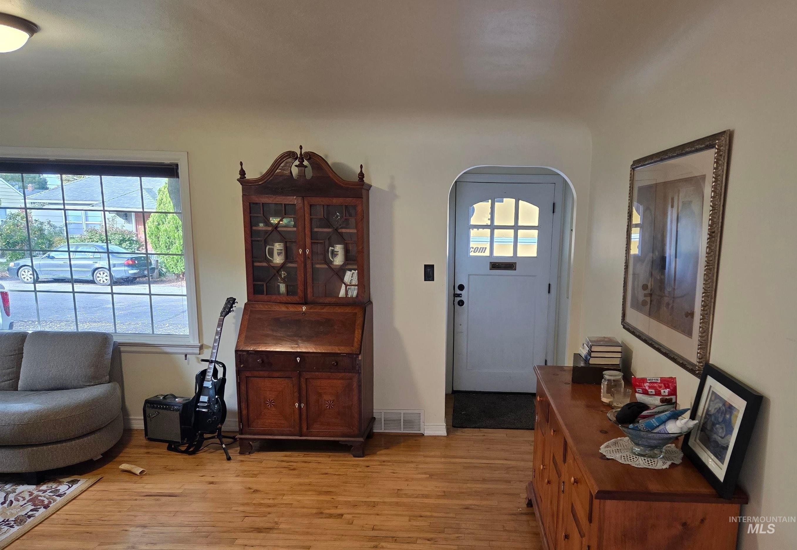 702 S Opal St, Boise, Idaho 83705, 3 Bedrooms, 2 Bathrooms, Residential For Sale, Price $535,000,MLS 98964621