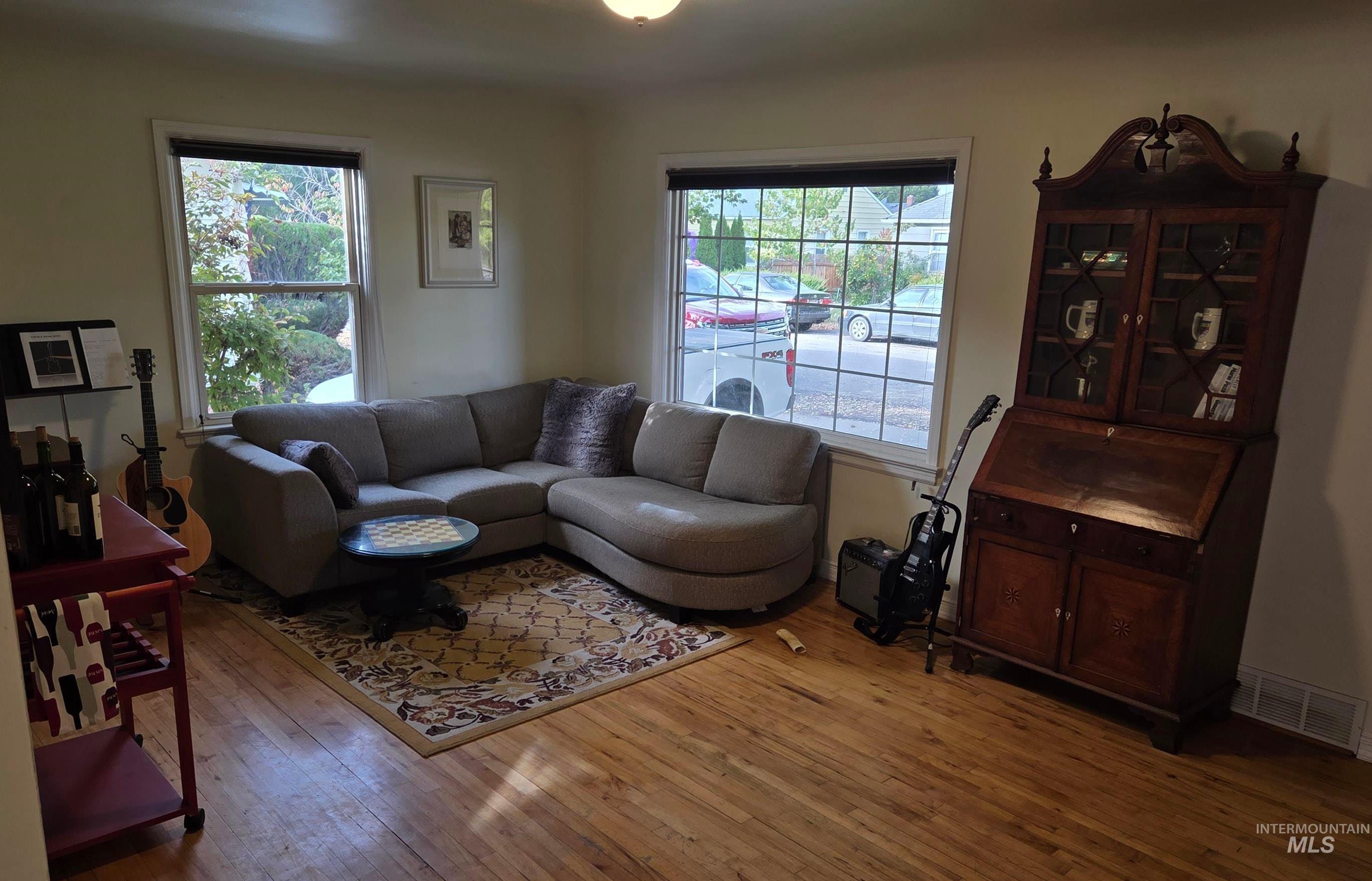 702 S Opal St, Boise, Idaho 83705, 3 Bedrooms, 2 Bathrooms, Residential For Sale, Price $535,000,MLS 98964621