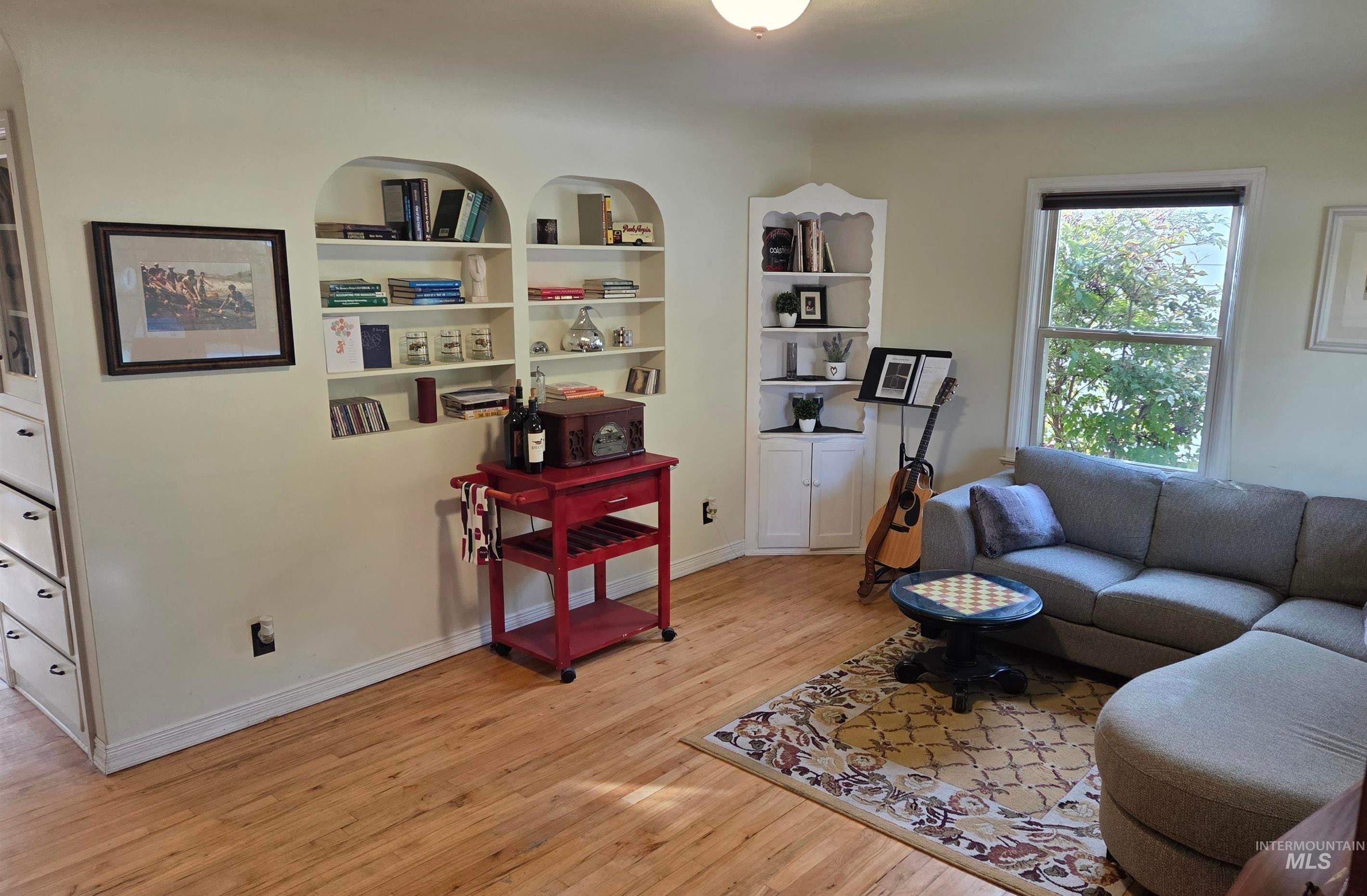 702 S Opal St, Boise, Idaho 83705, 3 Bedrooms, 2 Bathrooms, Residential For Sale, Price $535,000,MLS 98964621