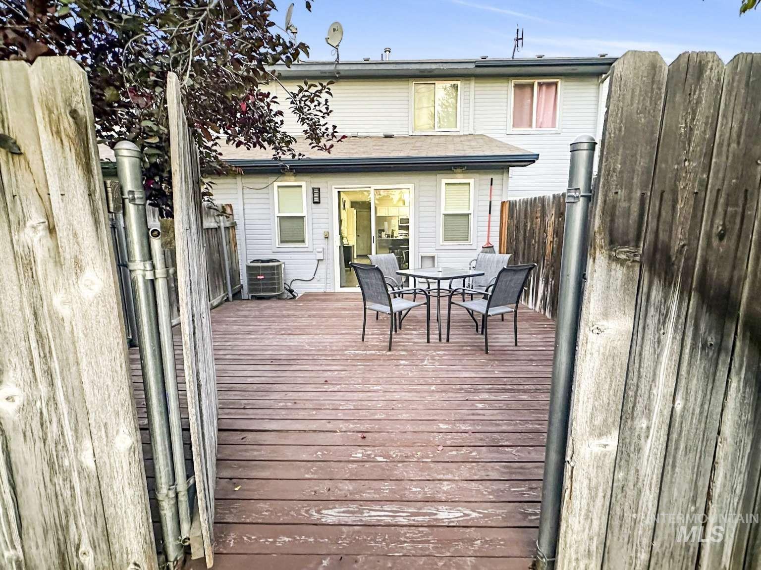 3212 S Capistrano Ave, Boise, Idaho 83705, 2 Bedrooms, 3 Bathrooms, Residential For Sale, Price $349,900,MLS 98964648