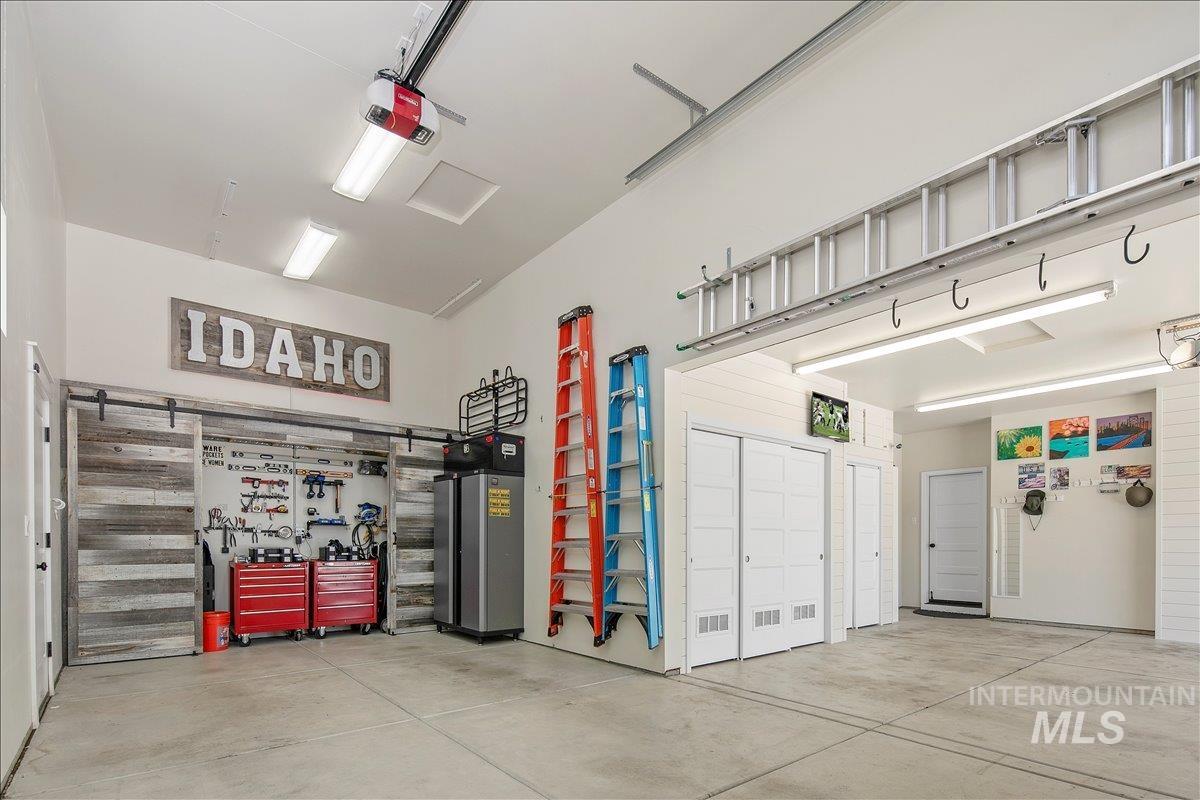 6119 N Farleigh Ave, Meridian, Idaho 83646, 5 Bedrooms, 3 Bathrooms, Residential For Sale, Price $1,119,000,MLS 98964675