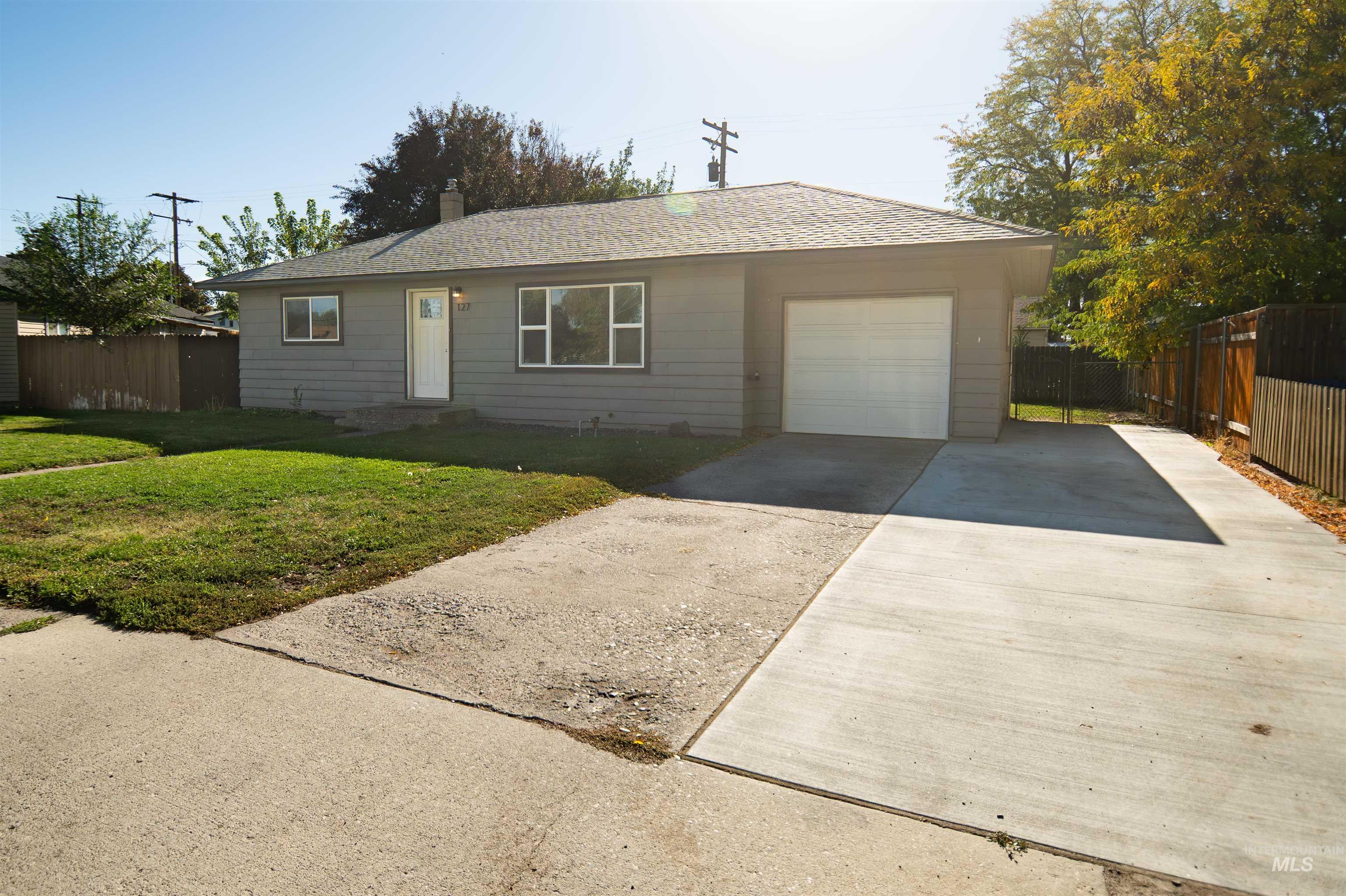 127 E 8th North, Mountain Home, Idaho 83647, 3 Bedrooms, 1 Bathroom, Residential For Sale, Price $268,000,MLS 98964680