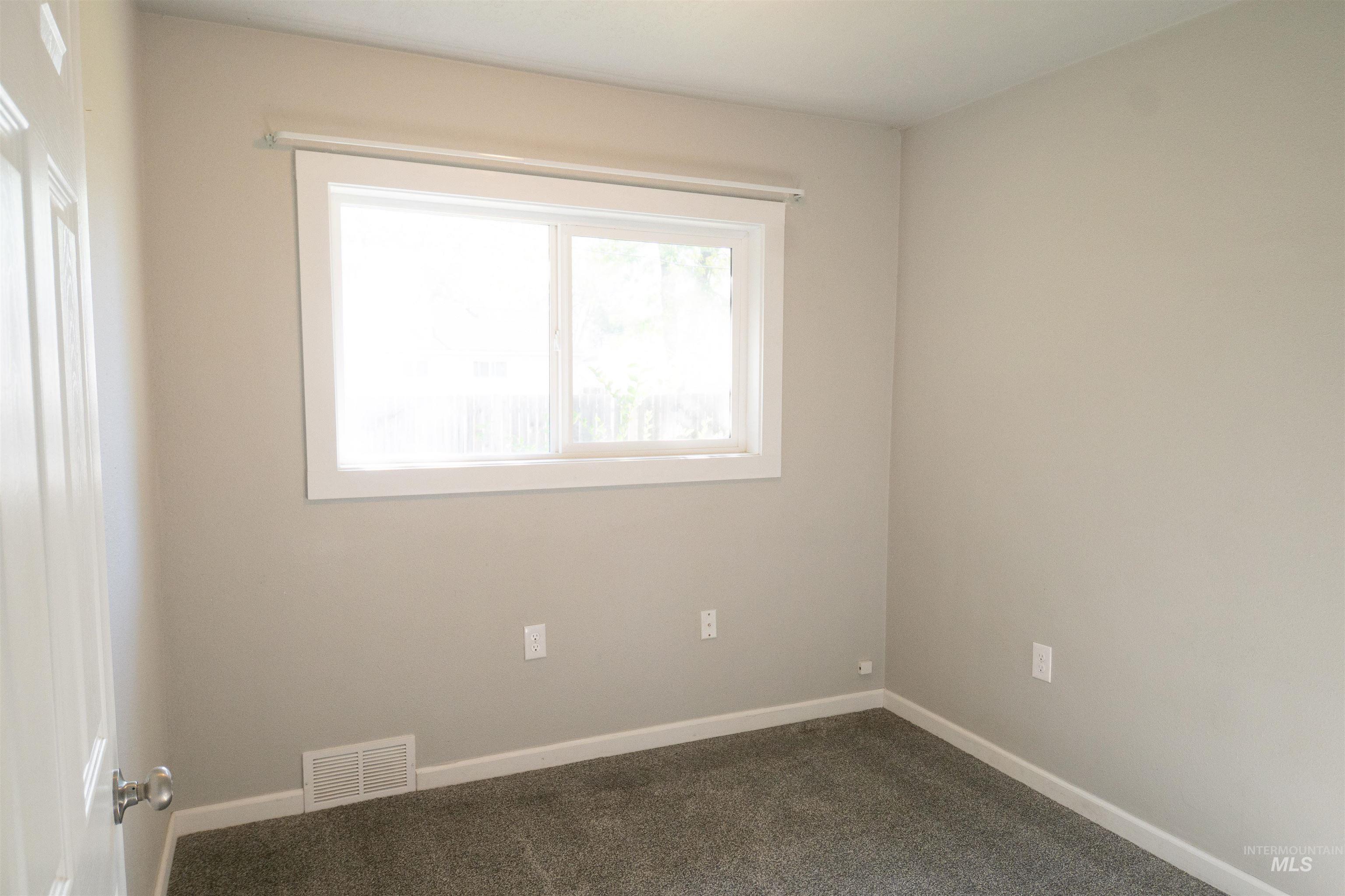 127 E 8th North, Mountain Home, Idaho 83647, 3 Bedrooms, 1 Bathroom, Residential For Sale, Price $268,000,MLS 98964680