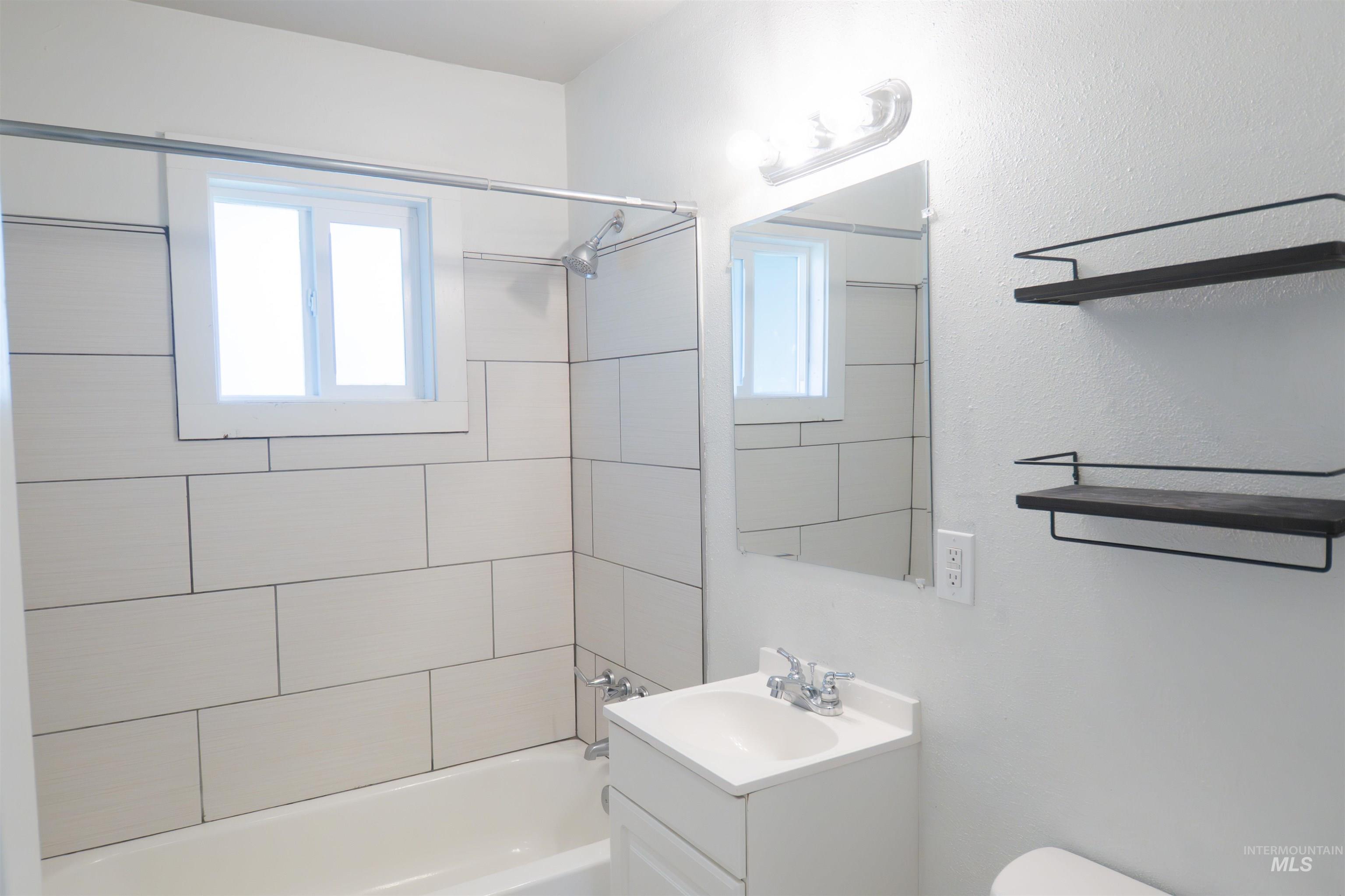 127 E 8th North, Mountain Home, Idaho 83647, 3 Bedrooms, 1 Bathroom, Residential For Sale, Price $268,000,MLS 98964680