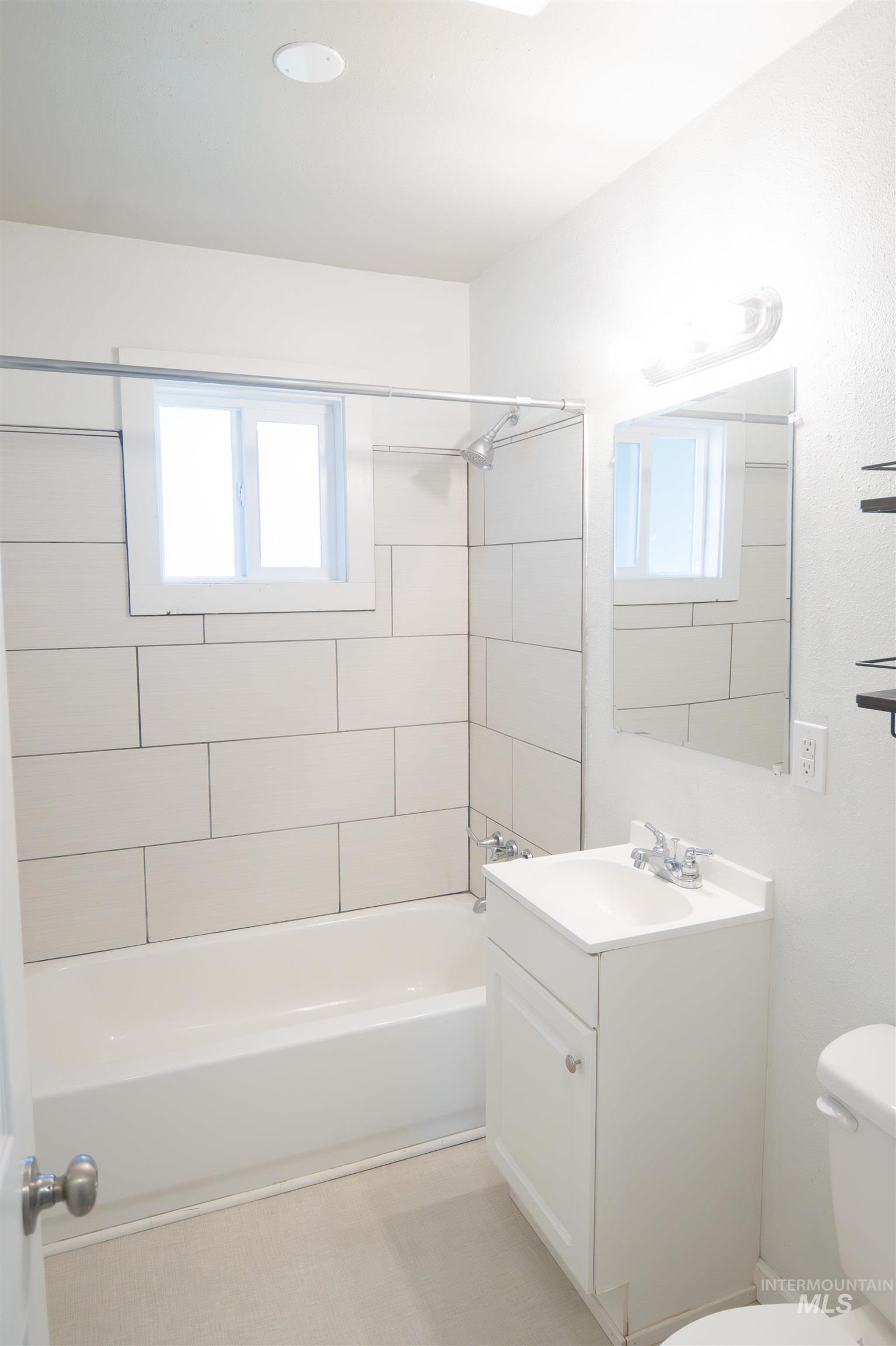 127 E 8th North, Mountain Home, Idaho 83647, 3 Bedrooms, 1 Bathroom, Residential For Sale, Price $268,000,MLS 98964680