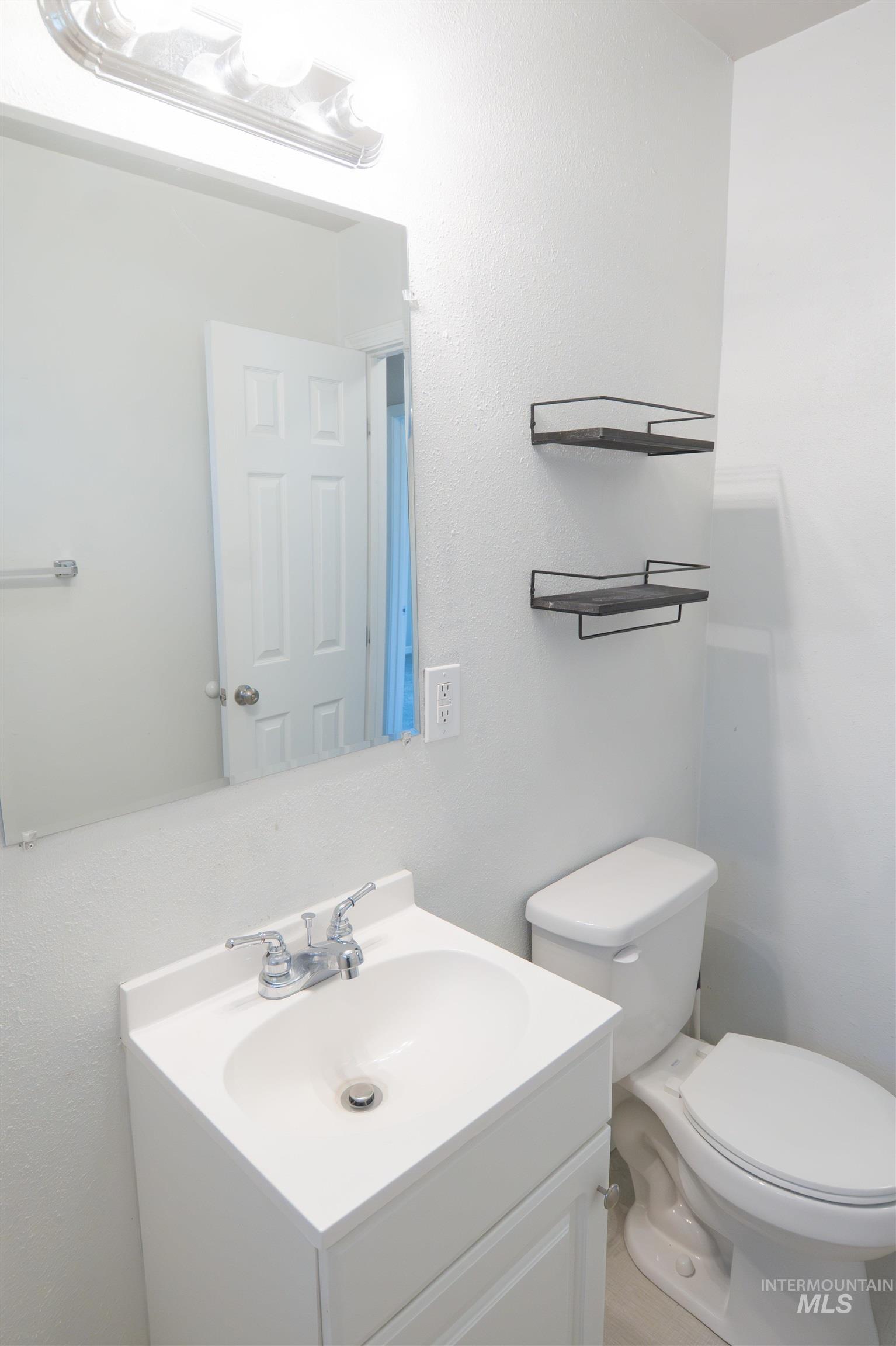 127 E 8th North, Mountain Home, Idaho 83647, 3 Bedrooms, 1 Bathroom, Residential For Sale, Price $268,000,MLS 98964680