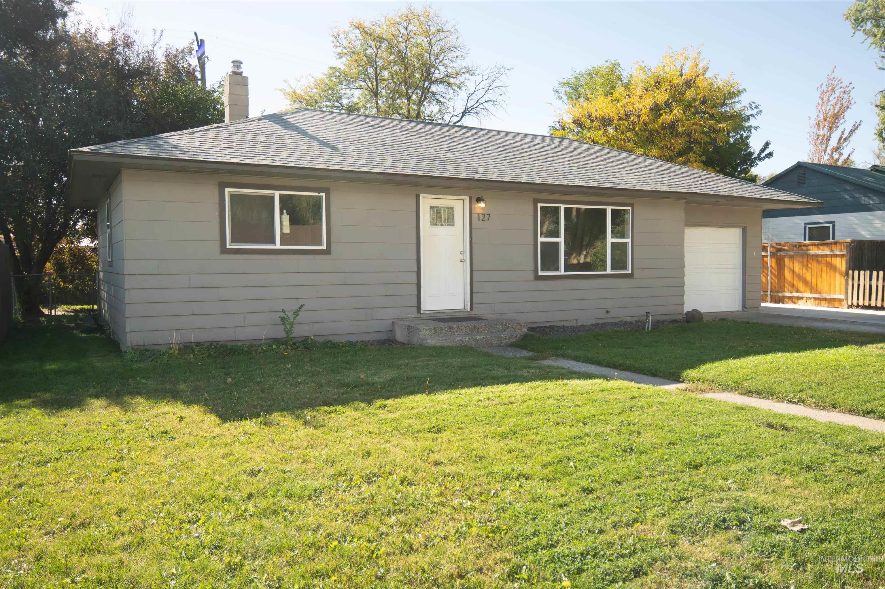 127 E 8th North, Mountain Home, Idaho 83647, 3 Bedrooms, 1 Bathroom, Residential For Sale, Price $268,000,MLS 98964680