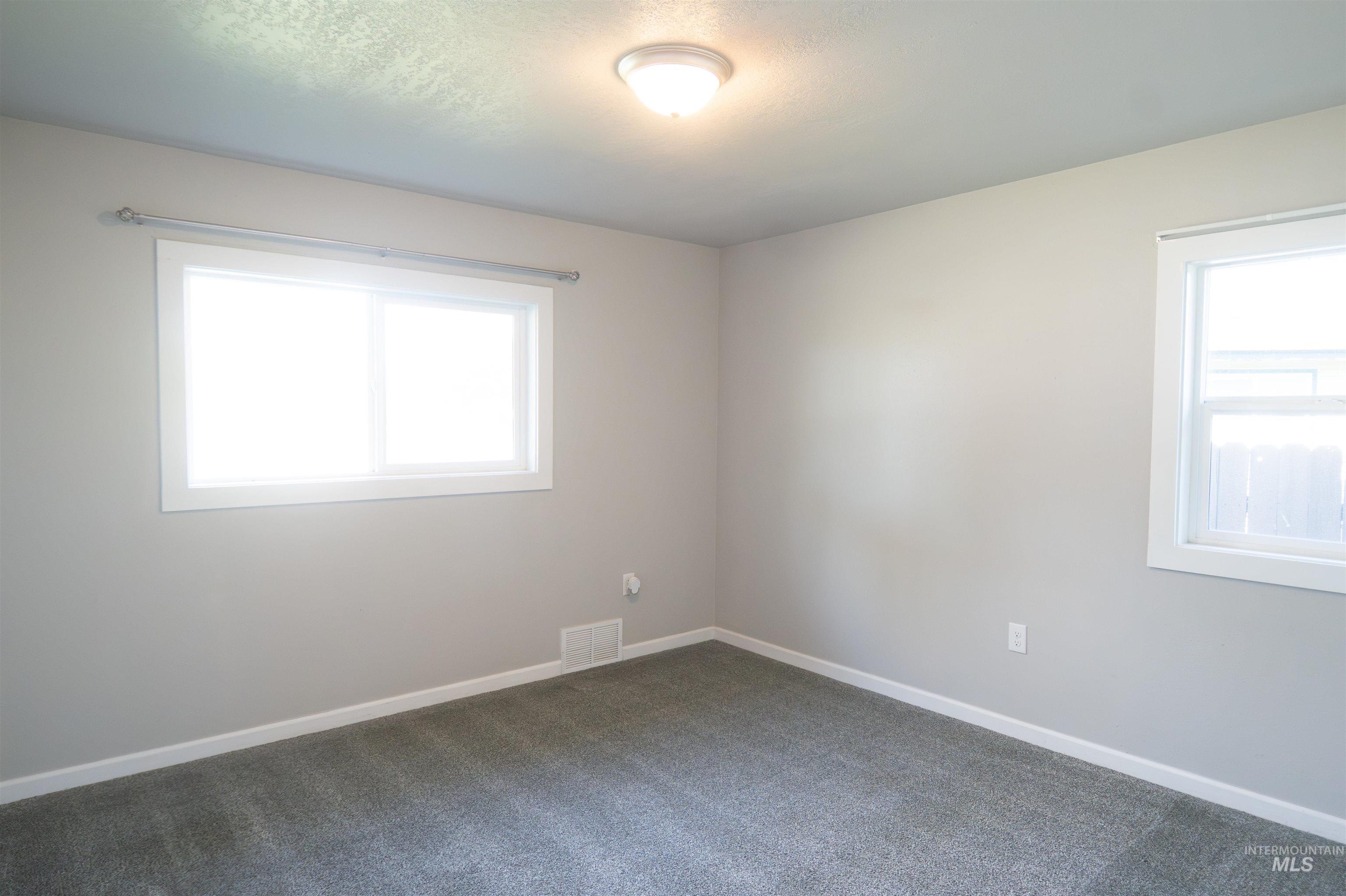 127 E 8th North, Mountain Home, Idaho 83647, 3 Bedrooms, 1 Bathroom, Residential For Sale, Price $268,000,MLS 98964680