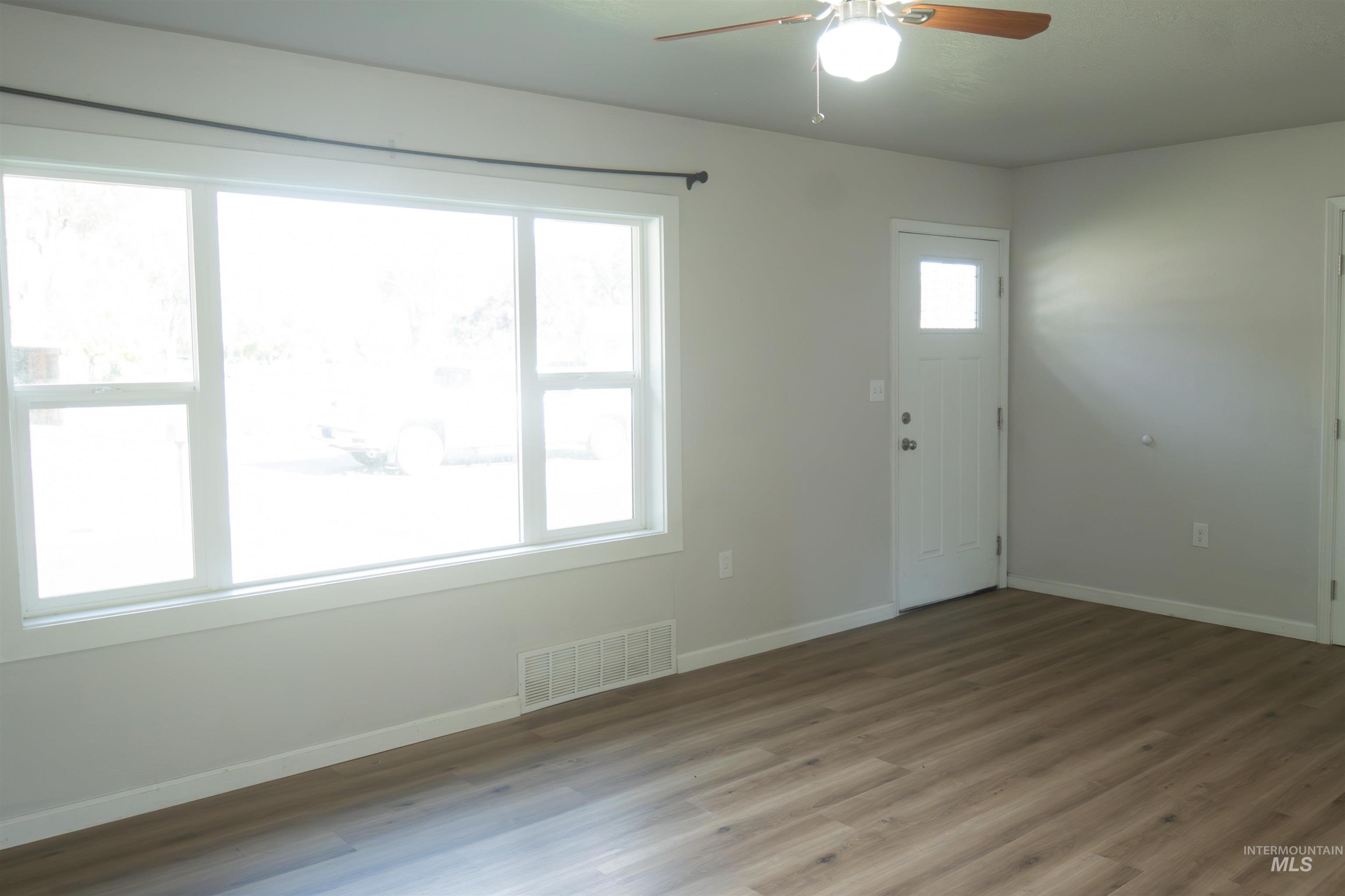 127 E 8th North, Mountain Home, Idaho 83647, 3 Bedrooms, 1 Bathroom, Residential For Sale, Price $268,000,MLS 98964680