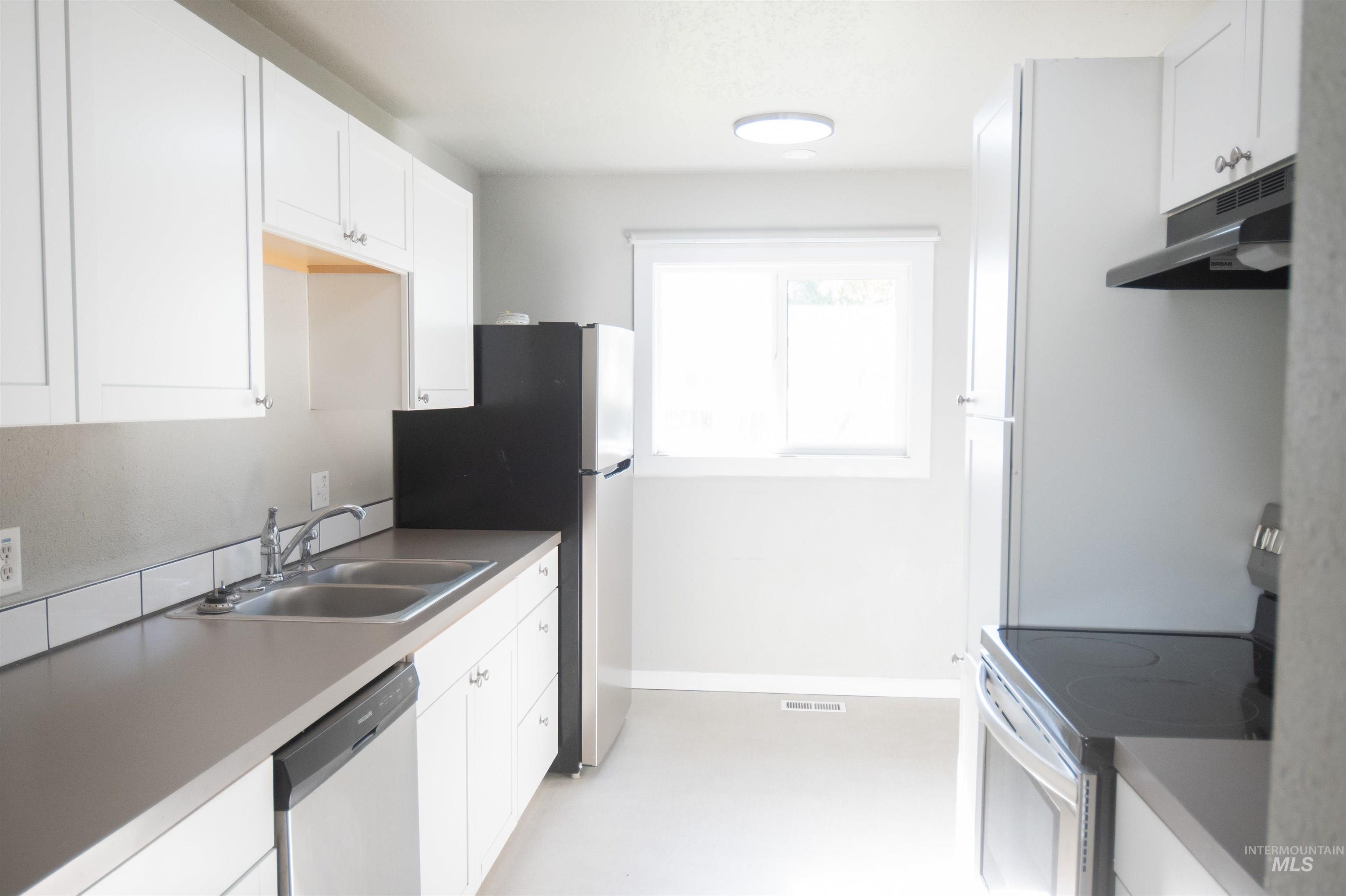 127 E 8th North, Mountain Home, Idaho 83647, 3 Bedrooms, 1 Bathroom, Residential For Sale, Price $268,000,MLS 98964680