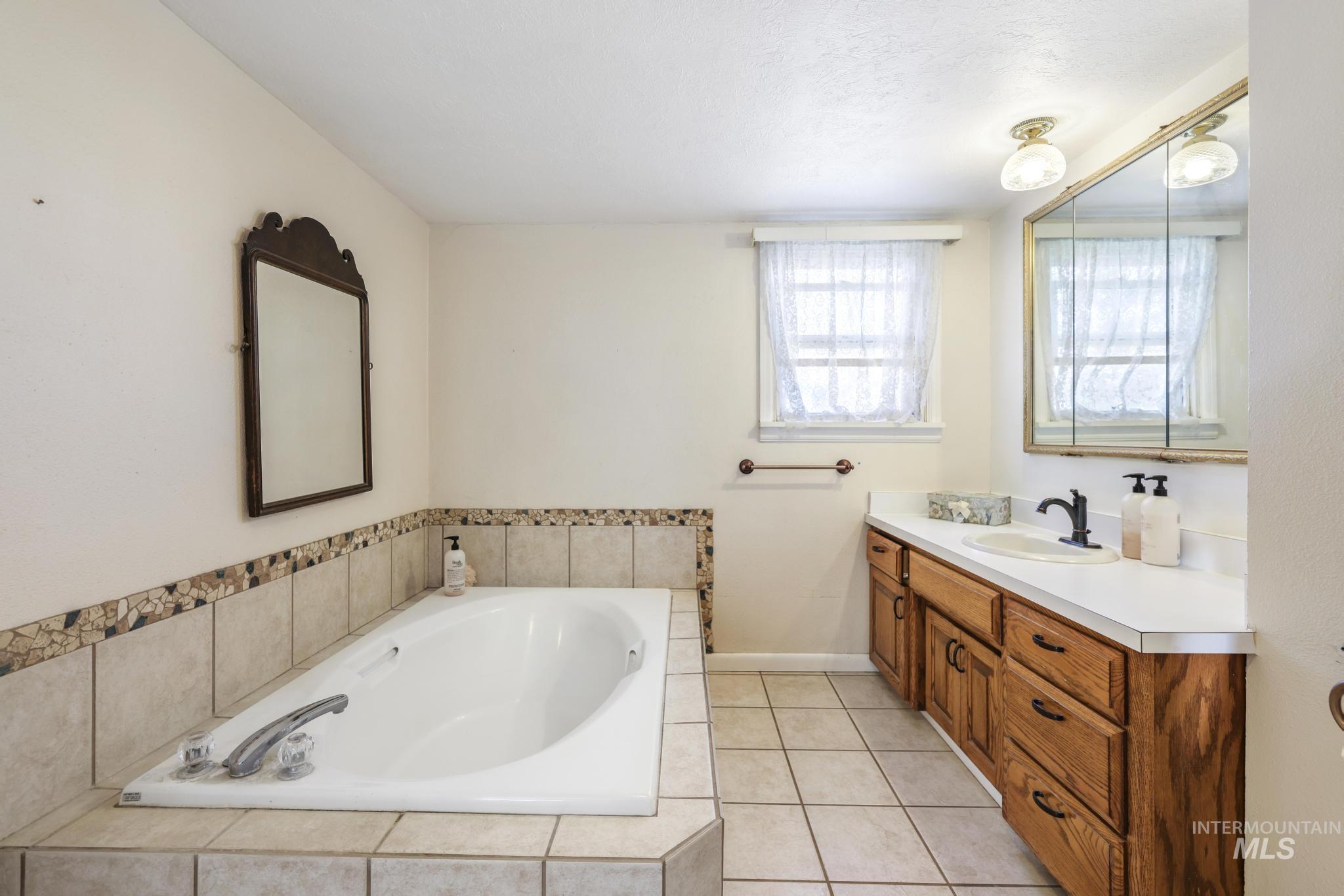 1213 Burley Ave, Buhl, Idaho 83316, 3 Bedrooms, 2 Bathrooms, Residential For Sale, Price $515,000, 98964688