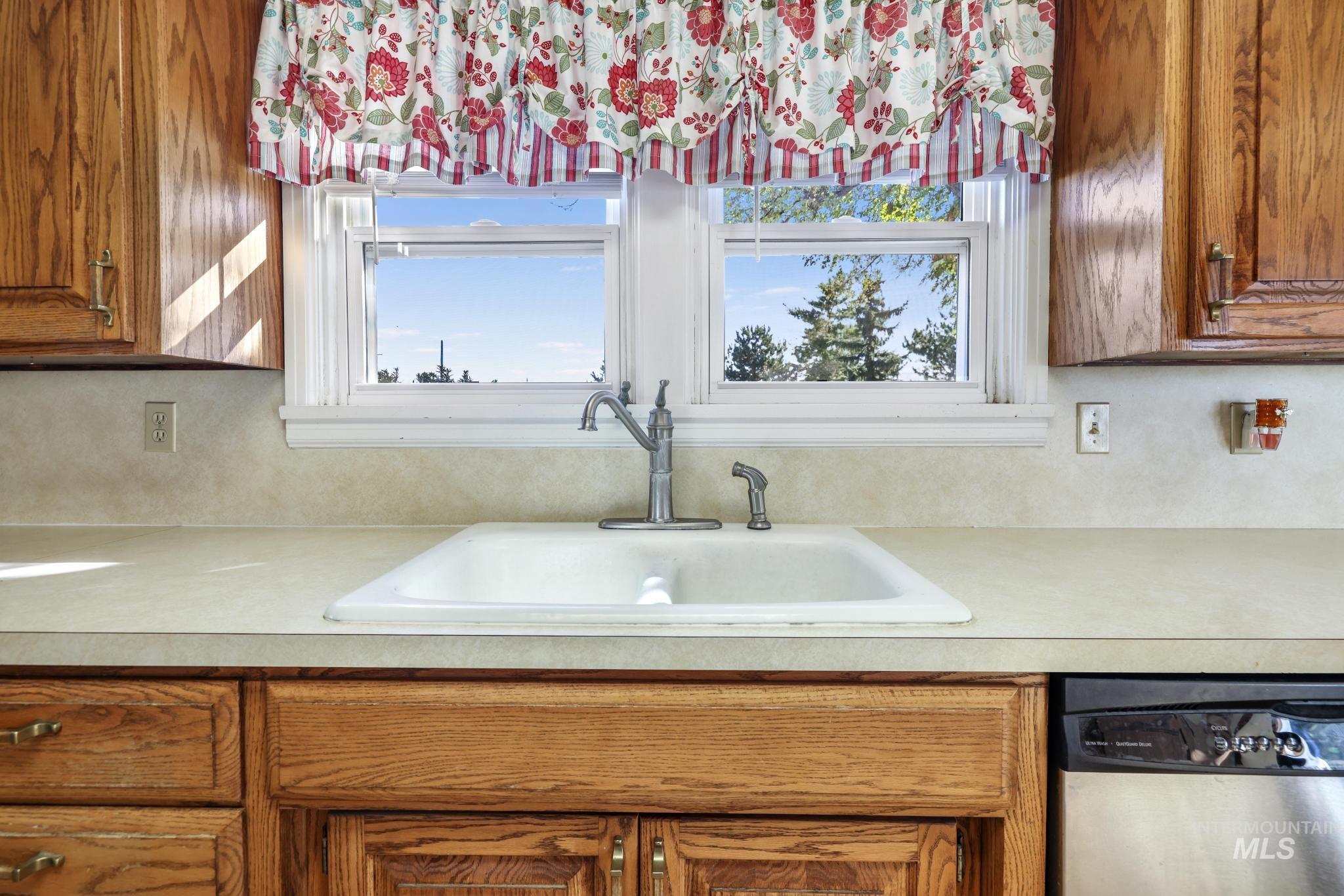 1213 Burley Ave, Buhl, Idaho 83316, 3 Bedrooms, 2 Bathrooms, Residential For Sale, Price $515,000, 98964688