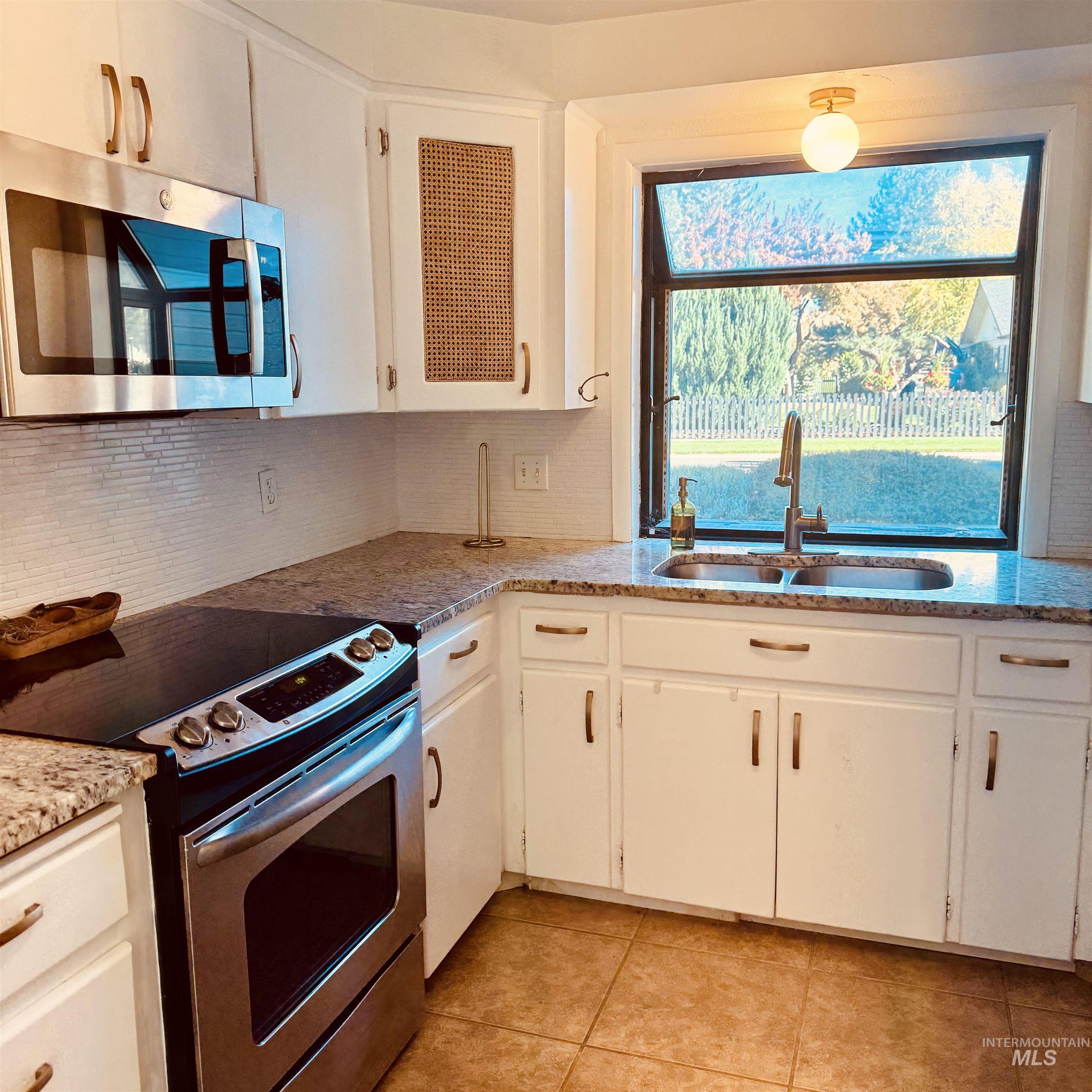 771 N Eagle Hills Way, Eagle, Idaho 83616-5211, 3 Bedrooms, 2 Bathrooms, Residential For Sale, Price $579,000,MLS 98964703