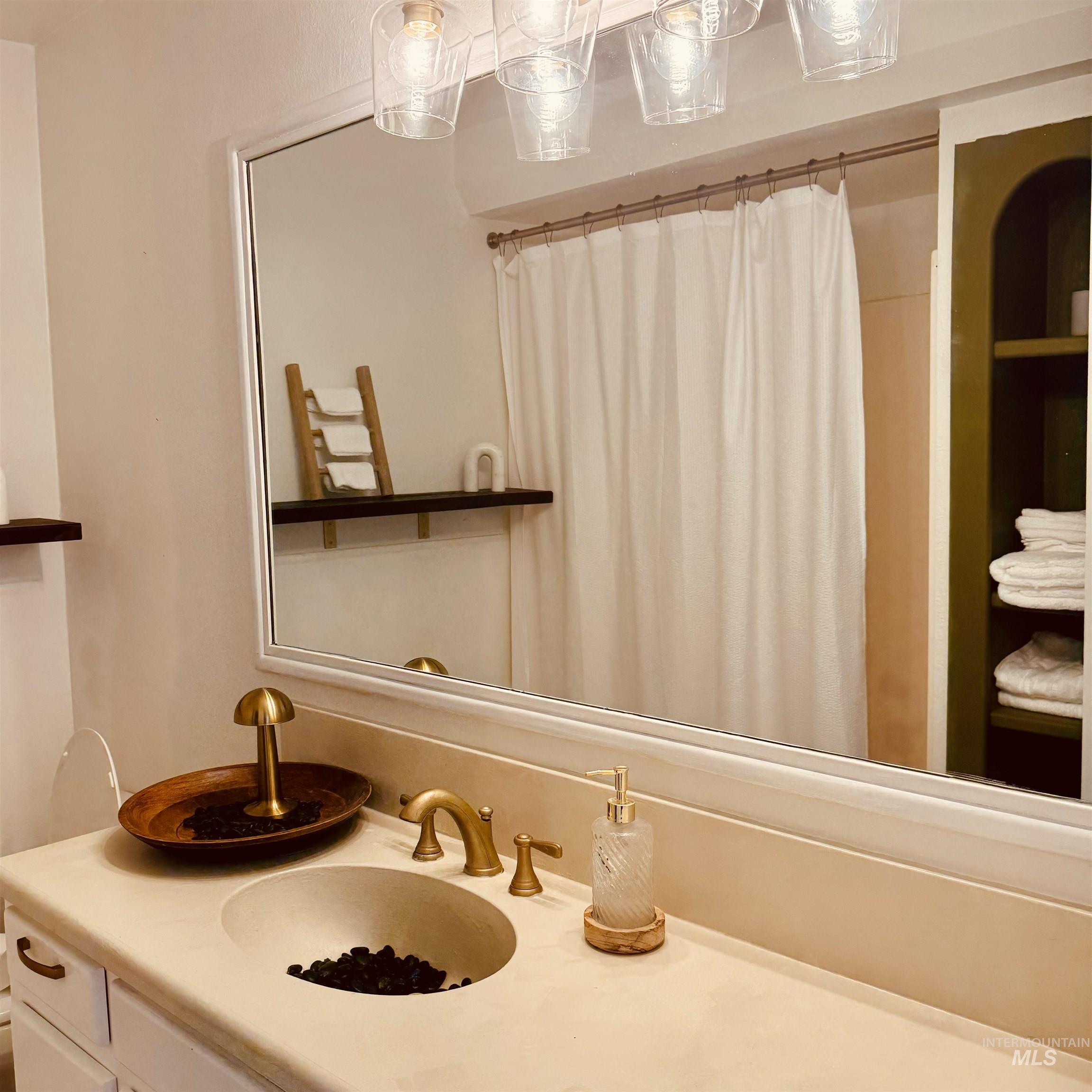 771 N Eagle Hills Way, Eagle, Idaho 83616-5211, 3 Bedrooms, 2 Bathrooms, Residential For Sale, Price $579,000,MLS 98964703