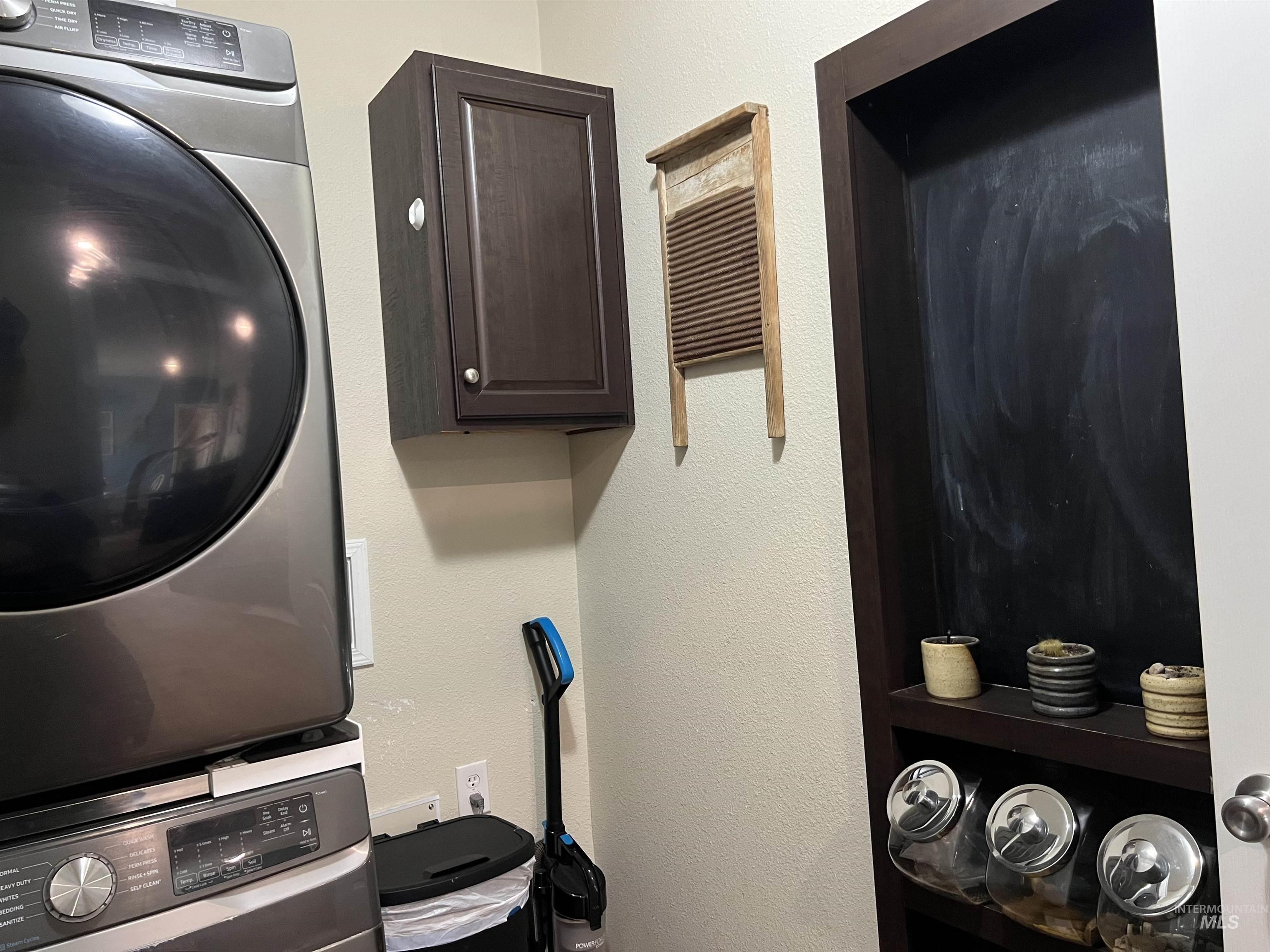 608 Roosevelt Ave., Grand View, Idaho 83624, 3 Bedrooms, 2 Bathrooms, Residential For Sale, Price $199,900,MLS 98964718