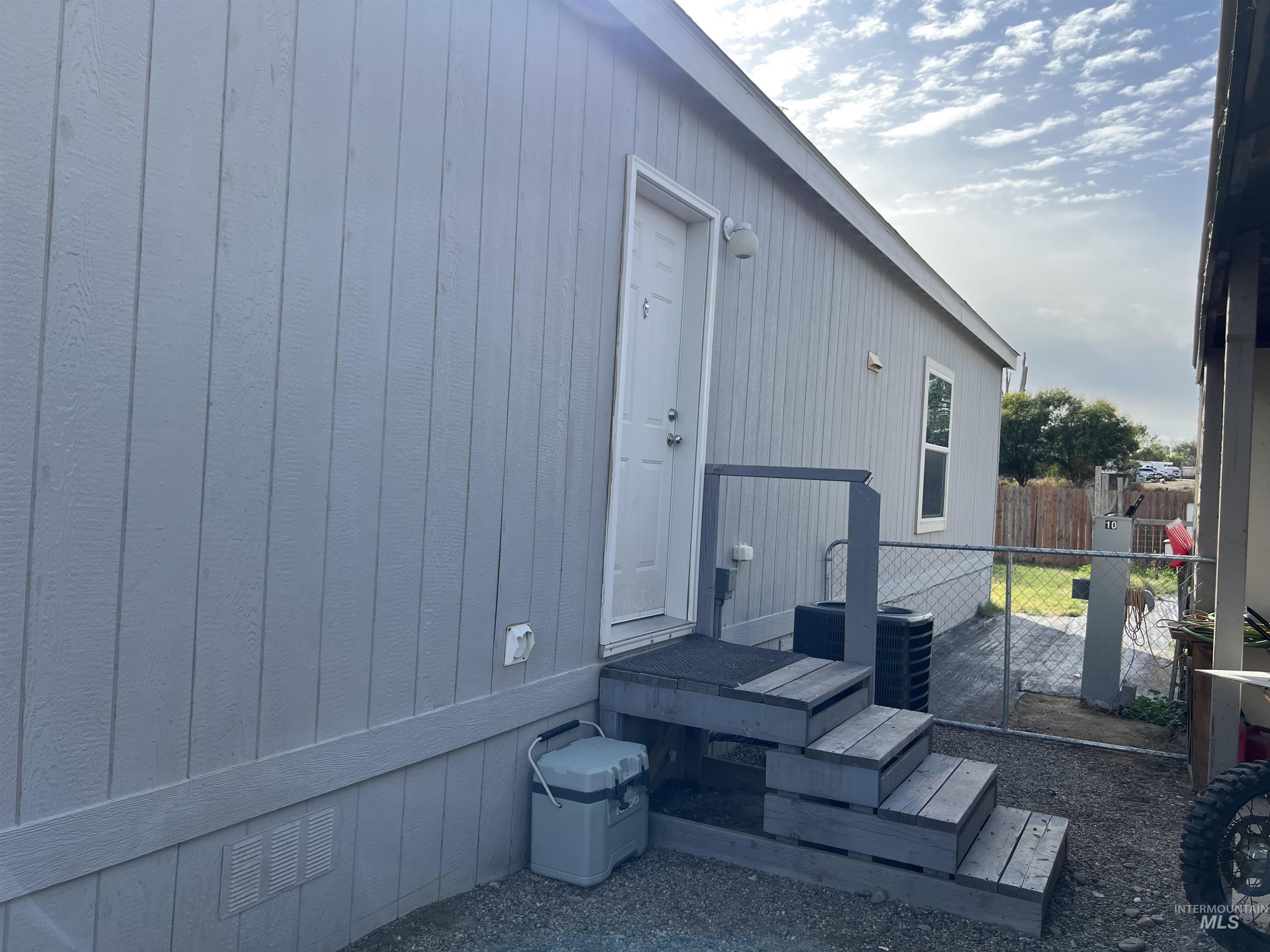 608 Roosevelt Ave., Grand View, Idaho 83624, 3 Bedrooms, 2 Bathrooms, Residential For Sale, Price $199,900,MLS 98964718