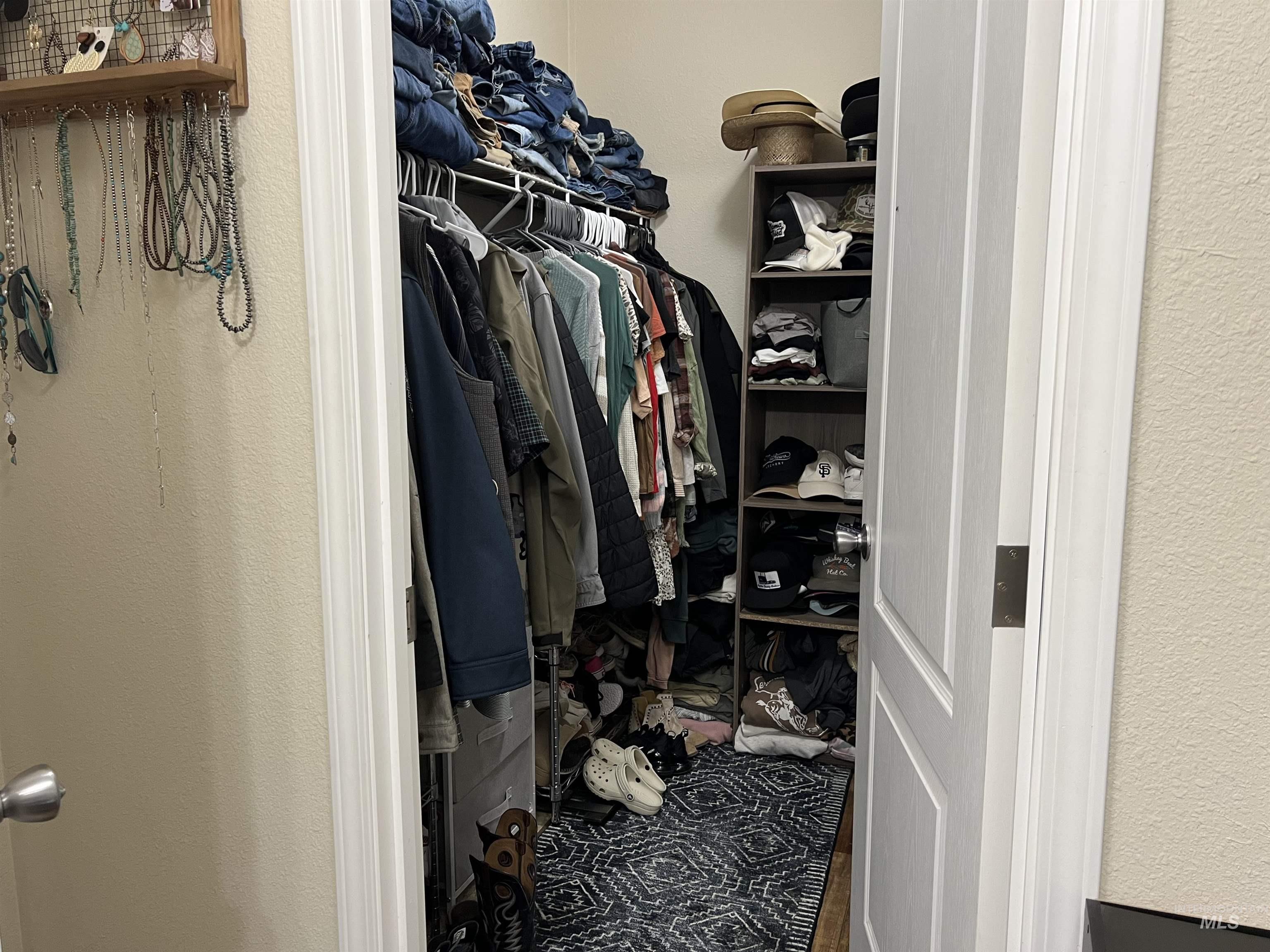 608 Roosevelt Ave., Grand View, Idaho 83624, 3 Bedrooms, 2 Bathrooms, Residential For Sale, Price $199,900,MLS 98964718