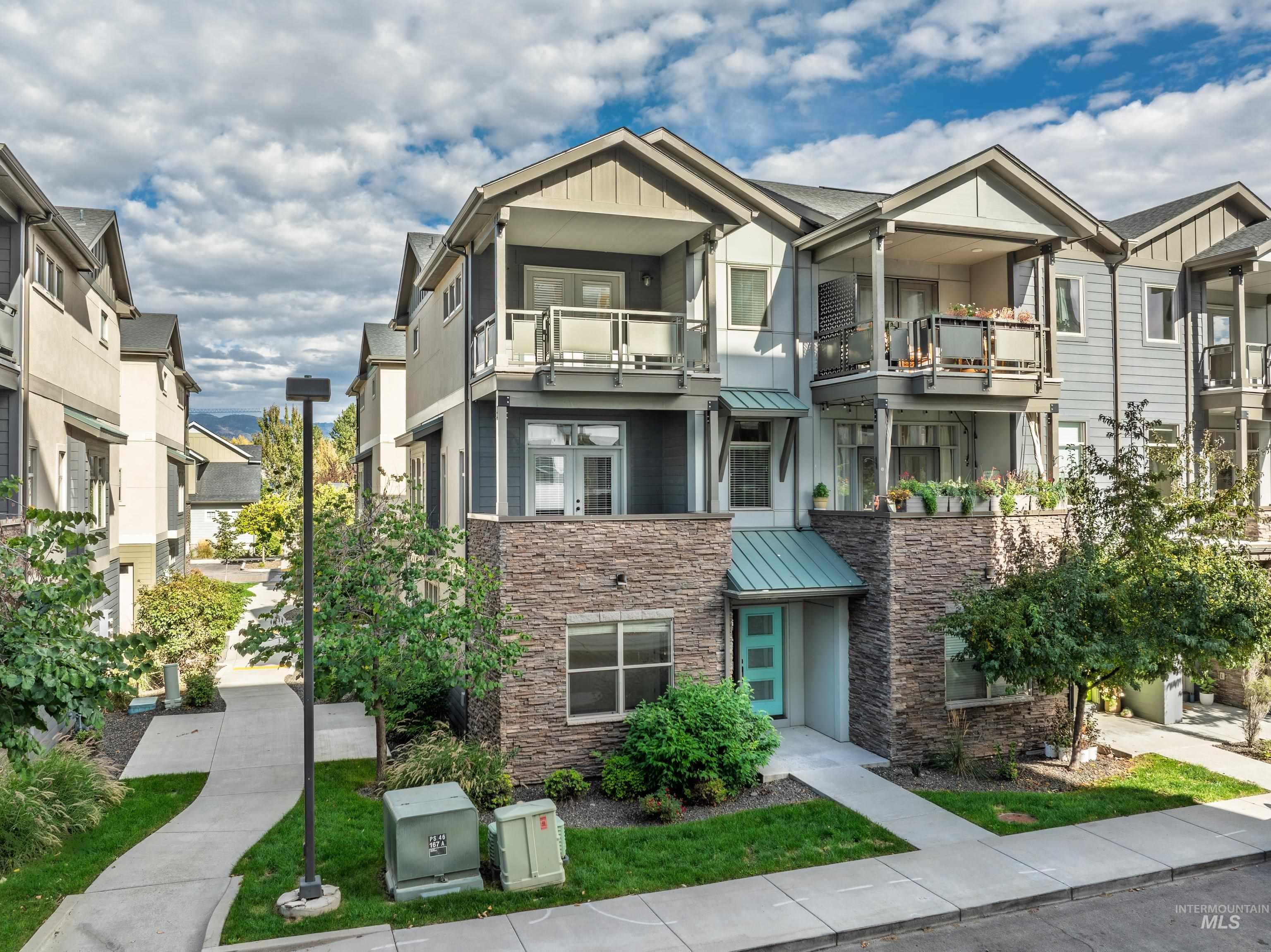 4230 N Freeride Ln, Garden City, Idaho 83714, 3 Bedrooms, 3.5 Bathrooms, Residential For Sale, Price $517,500, 98964727