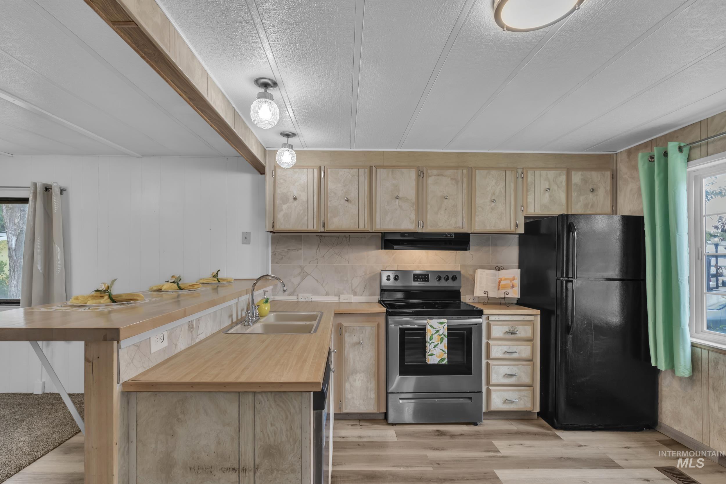 790 N Riviera Dr, Boise, Idaho 83703, 3 Bedrooms, 1.5 Bathrooms, Residential For Sale, Price $86,000,MLS 98964732