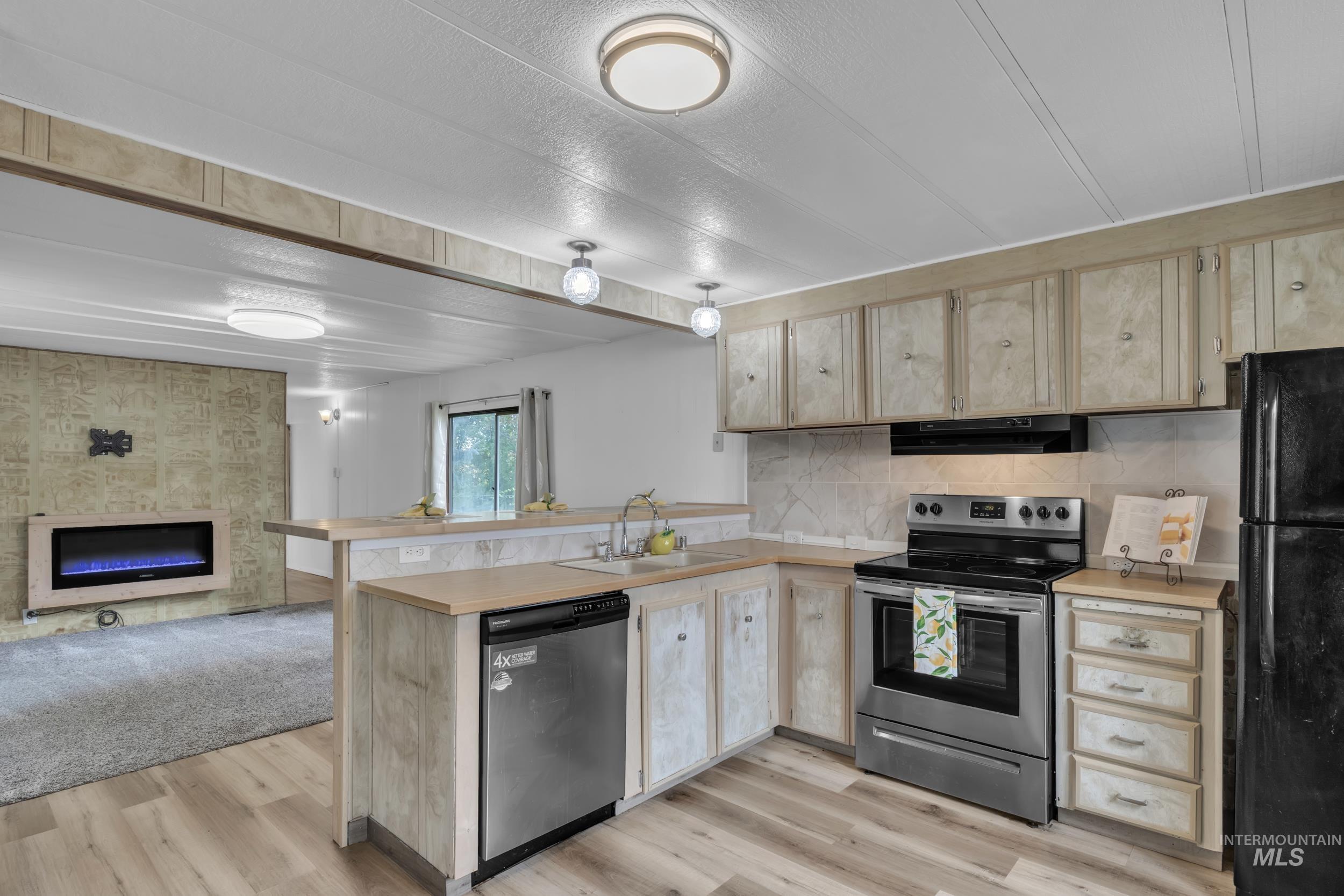 790 N Riviera Dr, Boise, Idaho 83703, 3 Bedrooms, 1.5 Bathrooms, Residential For Sale, Price $86,000,MLS 98964732