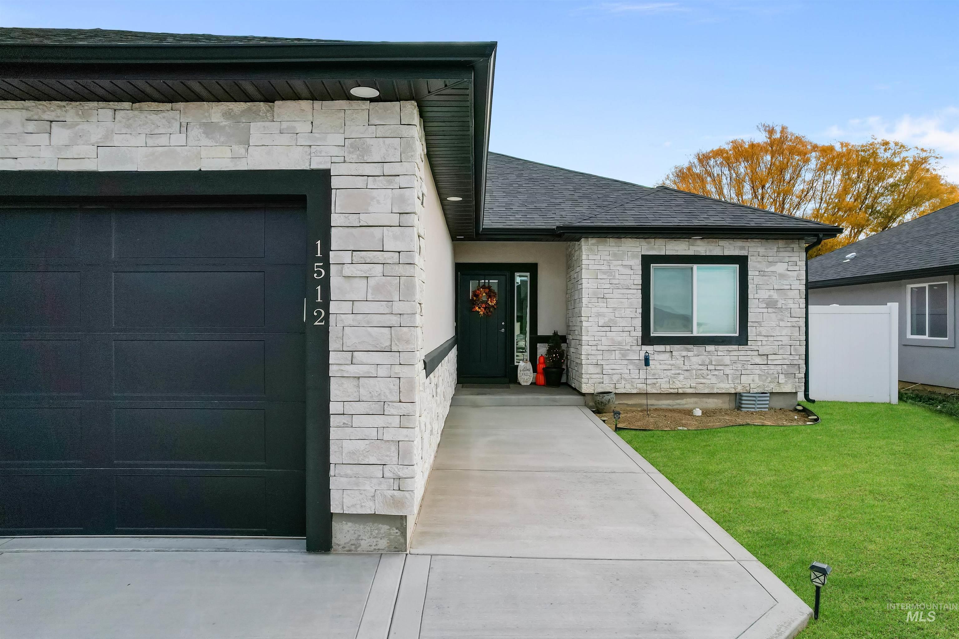 1512 Bird Farm Dr., Jerome, Idaho 83338, 3 Bedrooms, 3 Bathrooms, Residential For Sale, Price $429,000,MLS 98964737