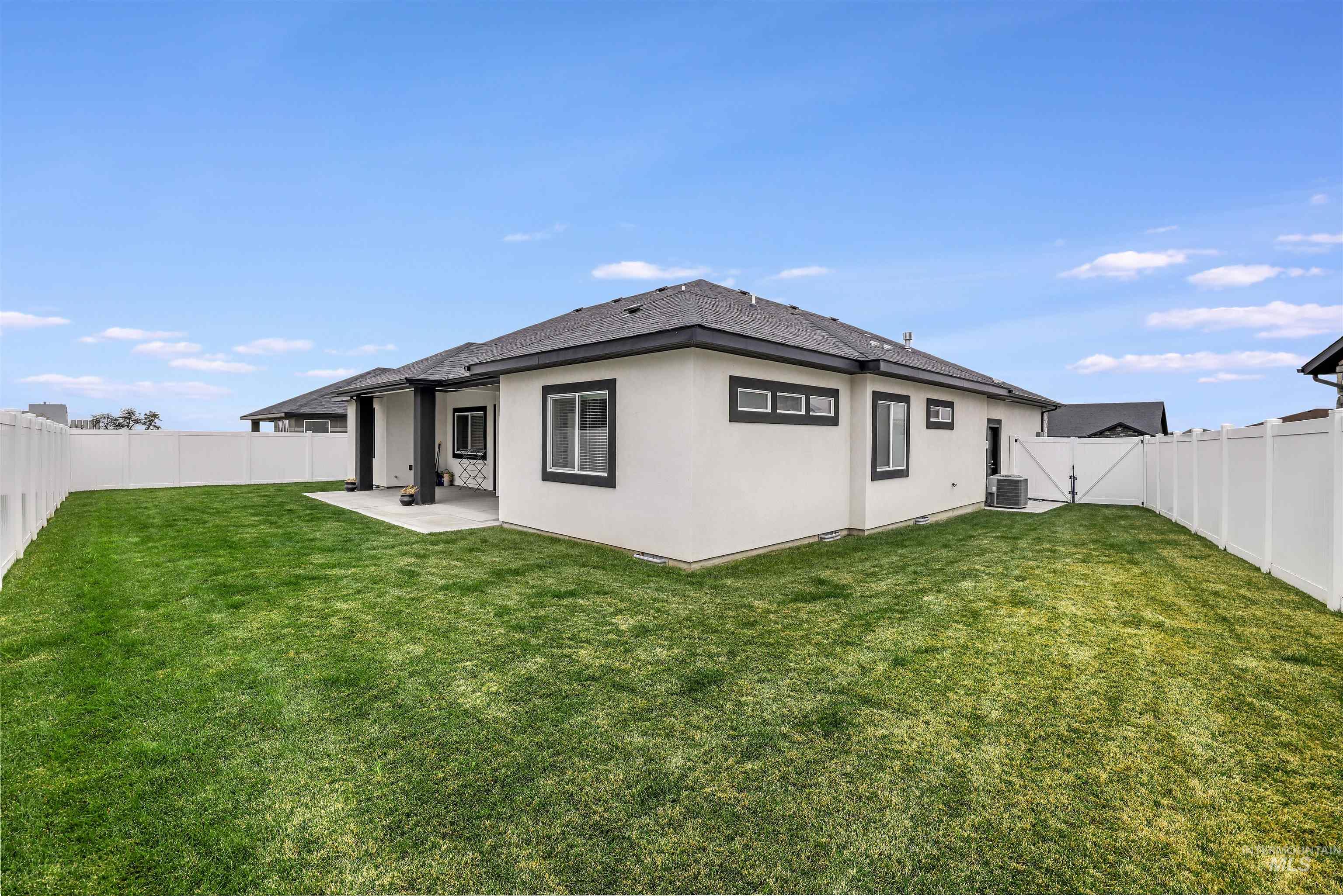 1512 Bird Farm Dr., Jerome, Idaho 83338, 3 Bedrooms, 3 Bathrooms, Residential For Sale, Price $429,000,MLS 98964737