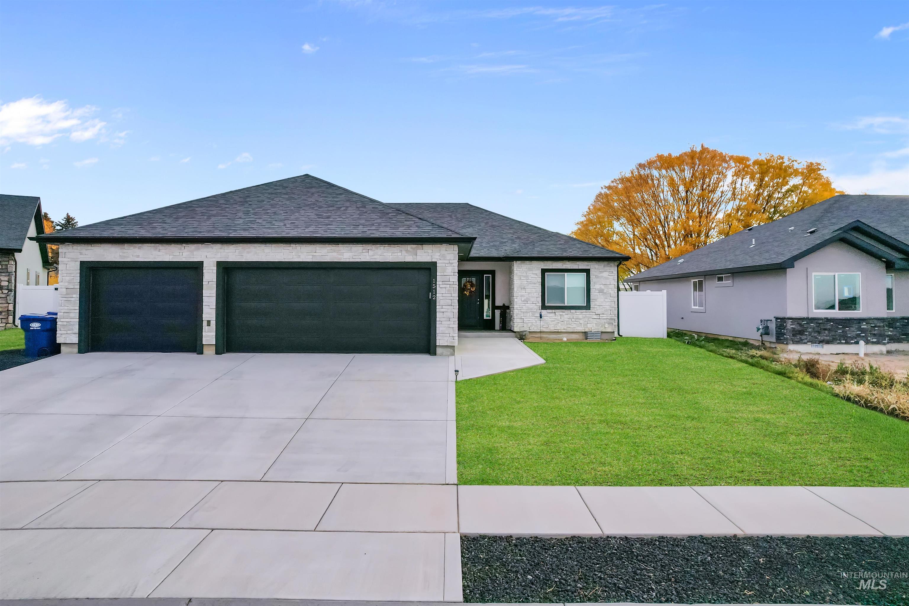 1512 Bird Farm Dr., Jerome, Idaho 83338, 3 Bedrooms, 3 Bathrooms, Residential For Sale, Price $429,000,MLS 98964737