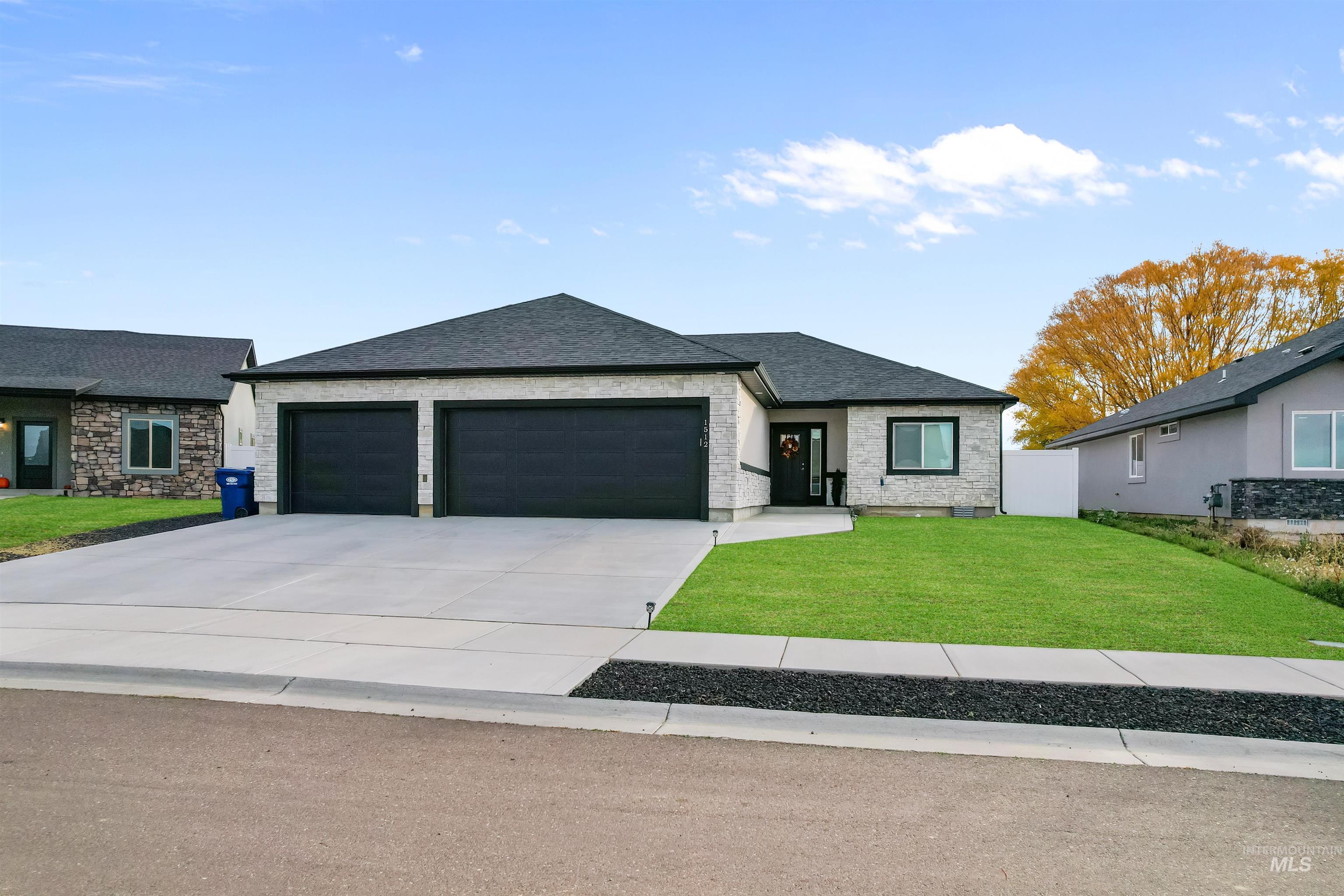 1512 Bird Farm Dr., Jerome, Idaho 83338, 3 Bedrooms, 3 Bathrooms, Residential For Sale, Price $429,000,MLS 98964737