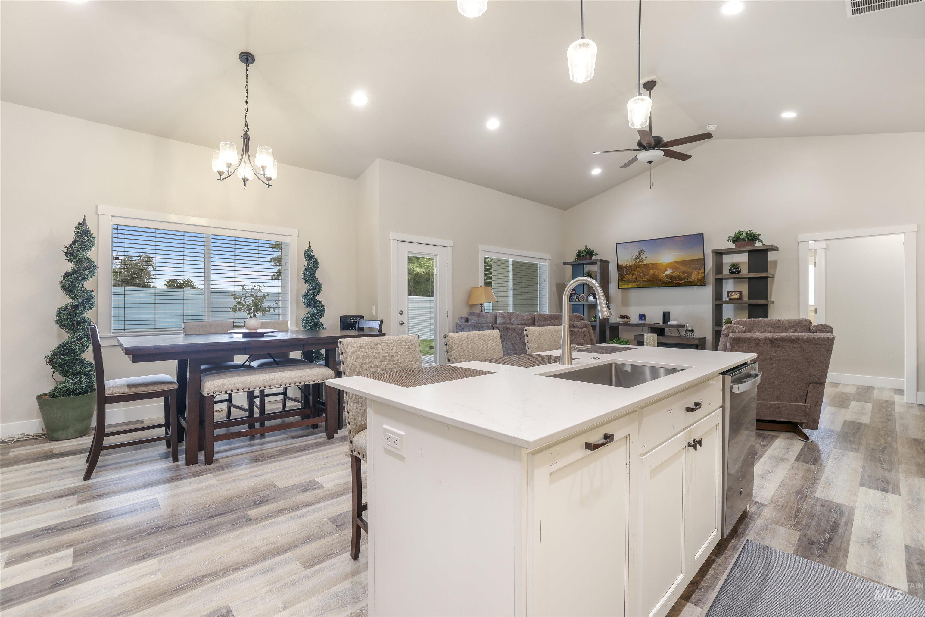 1512 Bird Farm Dr., Jerome, Idaho 83338, 3 Bedrooms, 3 Bathrooms, Residential For Sale, Price $429,000,MLS 98964737