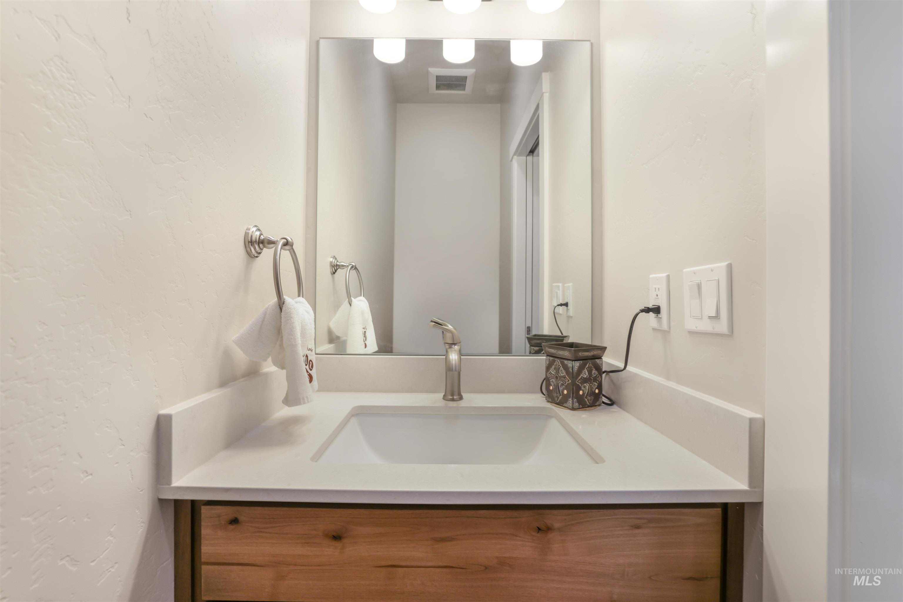 1512 Bird Farm Dr., Jerome, Idaho 83338, 3 Bedrooms, 3 Bathrooms, Residential For Sale, Price $429,000,MLS 98964737