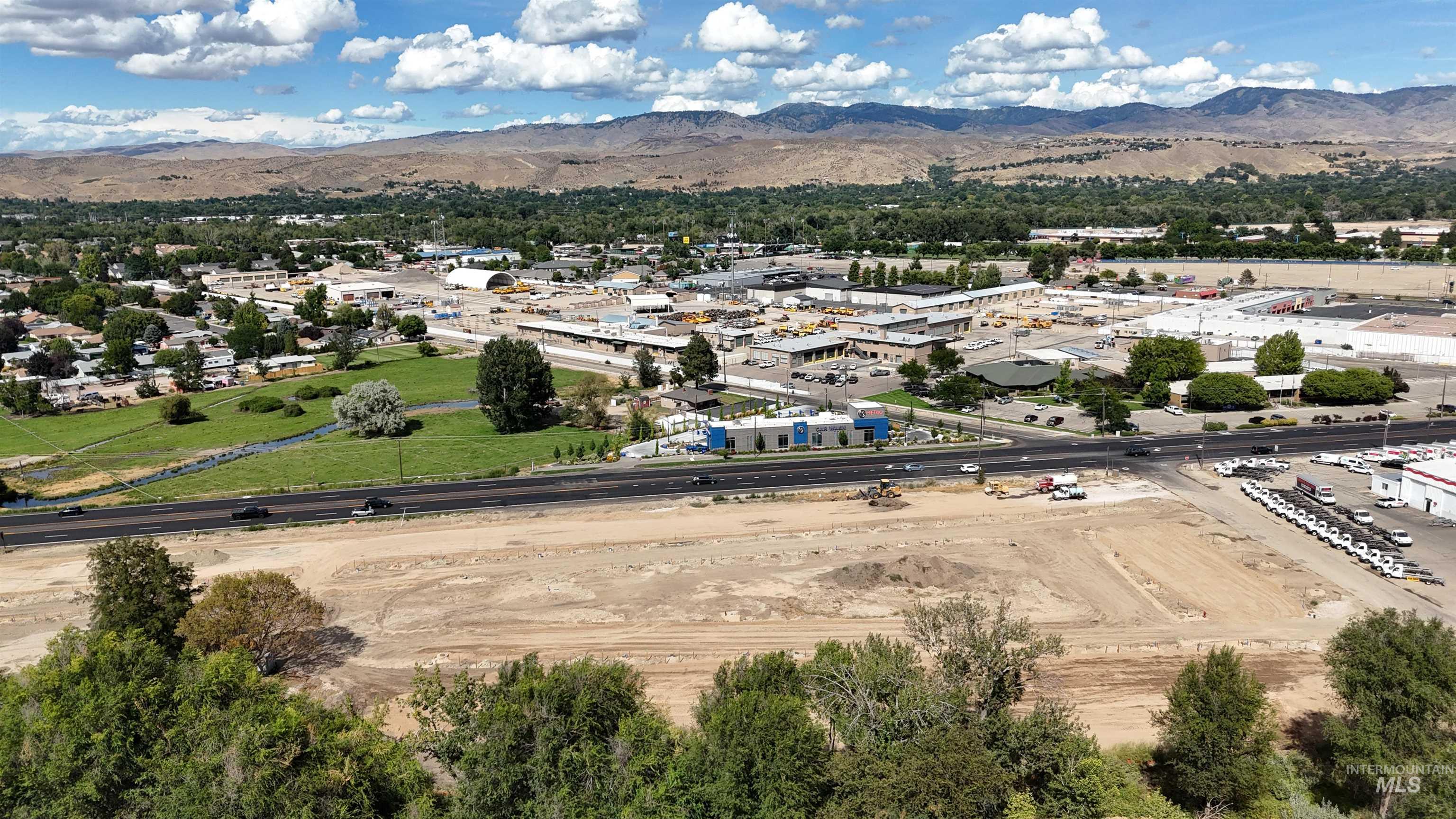 8271 W Mocha Ln, Garden City, Idaho 83714, 3 Bedrooms, 2.5 Bathrooms, Residential For Sale, Price $449,900, 98964792