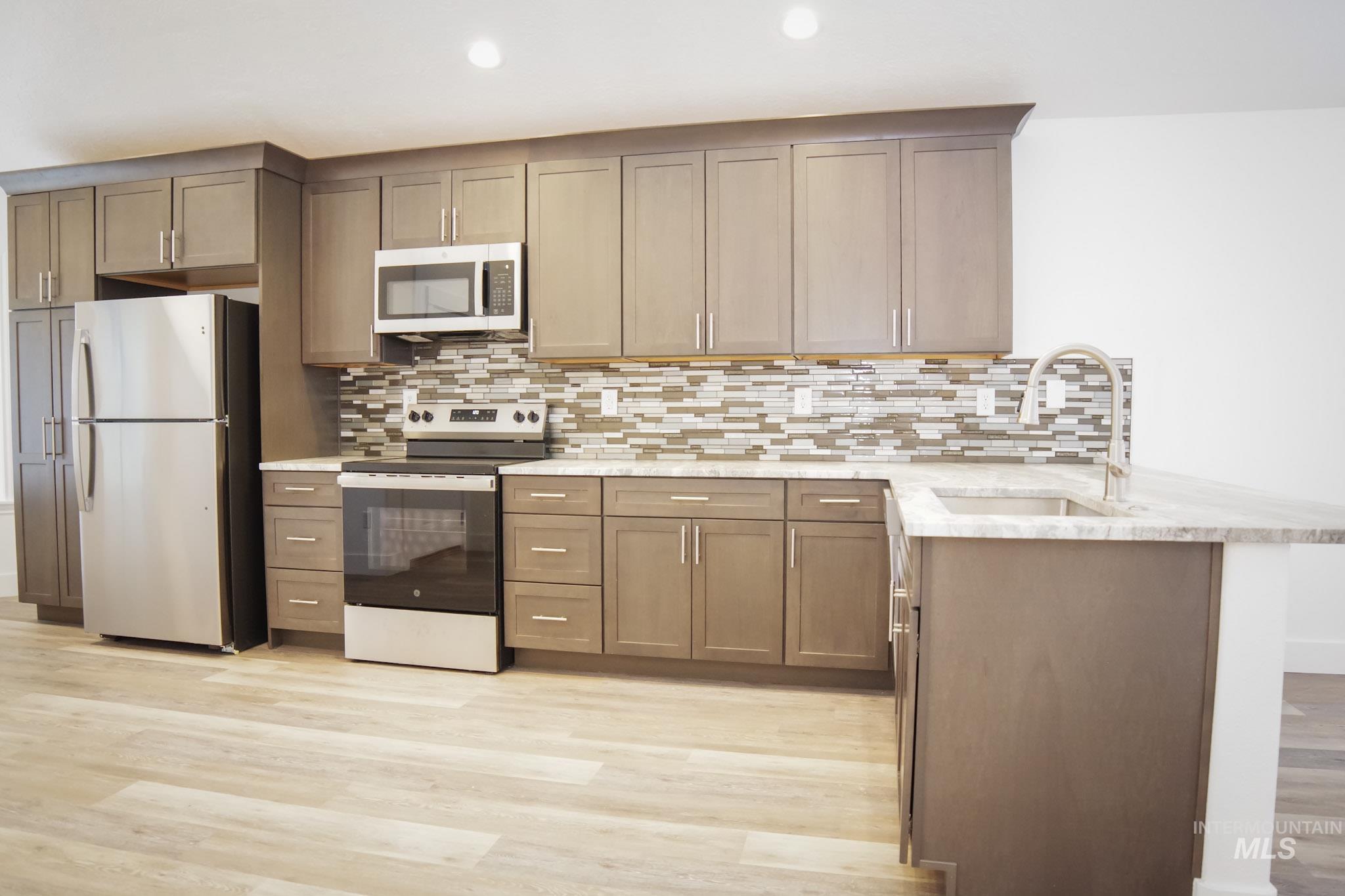 1144 S Grayling Ave., Meridian, Idaho 83642, 3 Bedrooms, 2 Bathrooms, Residential For Sale, Price $405,432,MLS 98964804