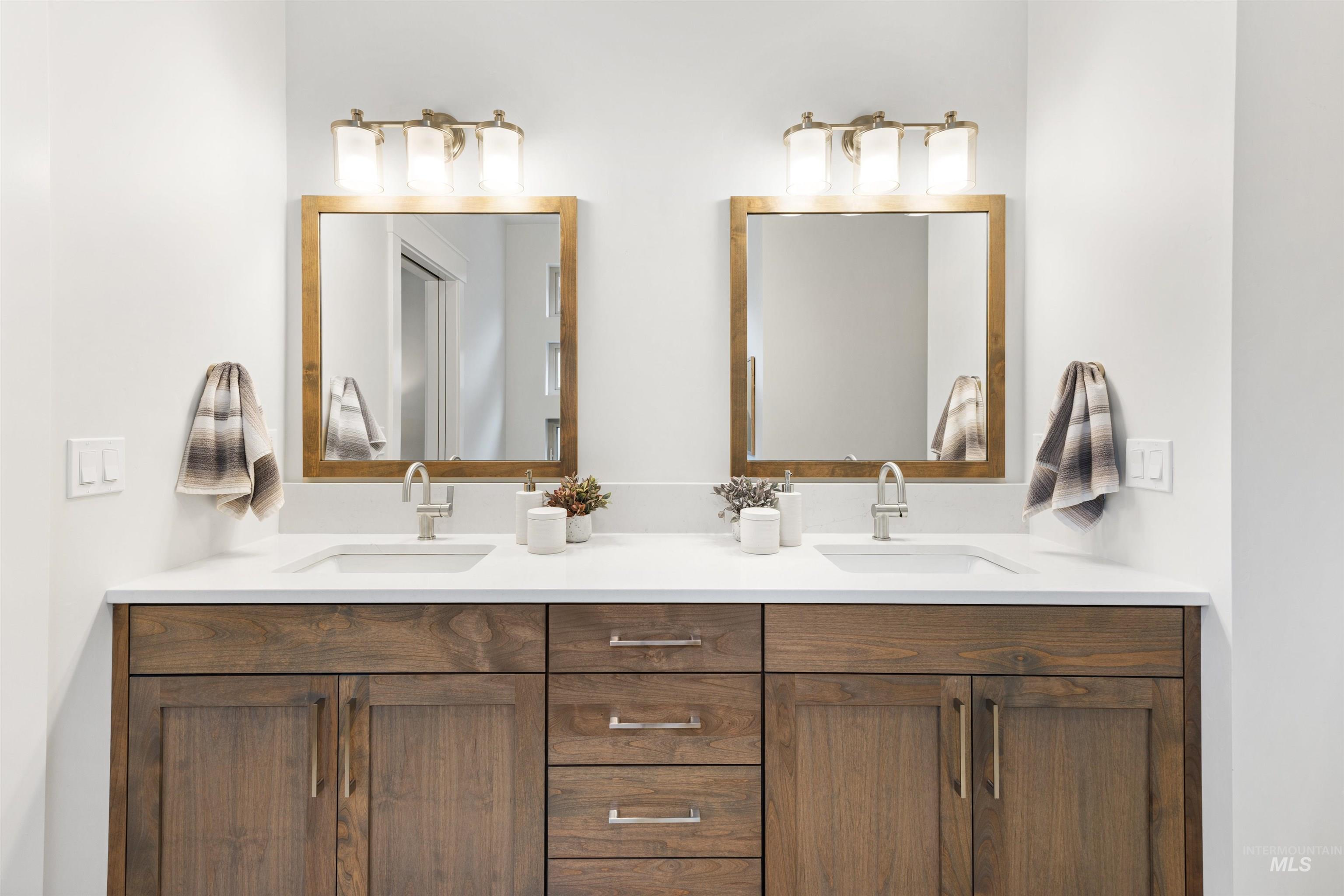 1106 E Rockhurst Ln, Eagle, Idaho 83616, 3 Bedrooms, 2.5 Bathrooms, Residential For Sale, Price $739,800,MLS 98964815