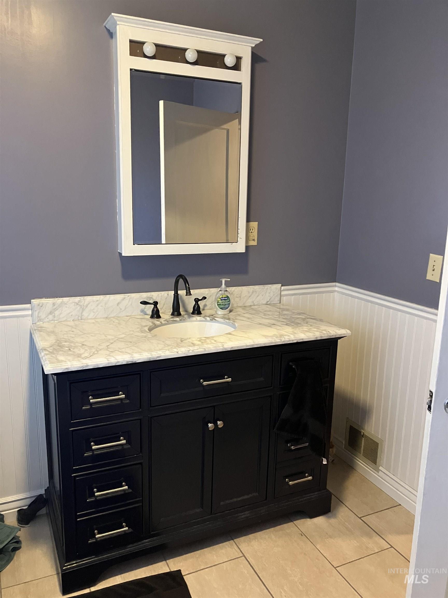 1111 E Main Street, Emmett, Idaho 83617, 3 Bedrooms, 2 Bathrooms, Residential For Sale, Price $425,000,MLS 98964819