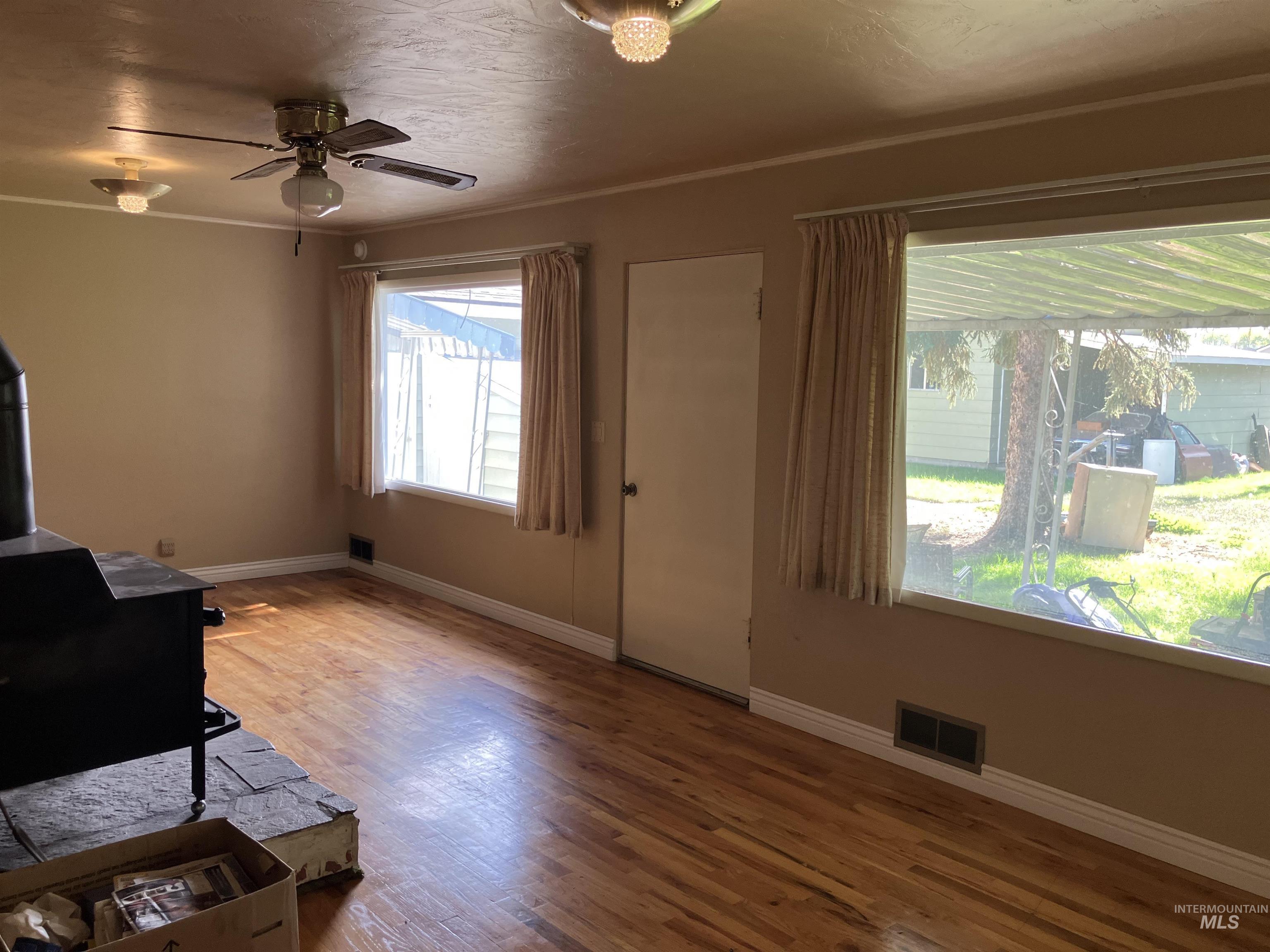 1111 E Main Street, Emmett, Idaho 83617, 3 Bedrooms, 2 Bathrooms, Residential For Sale, Price $425,000,MLS 98964819