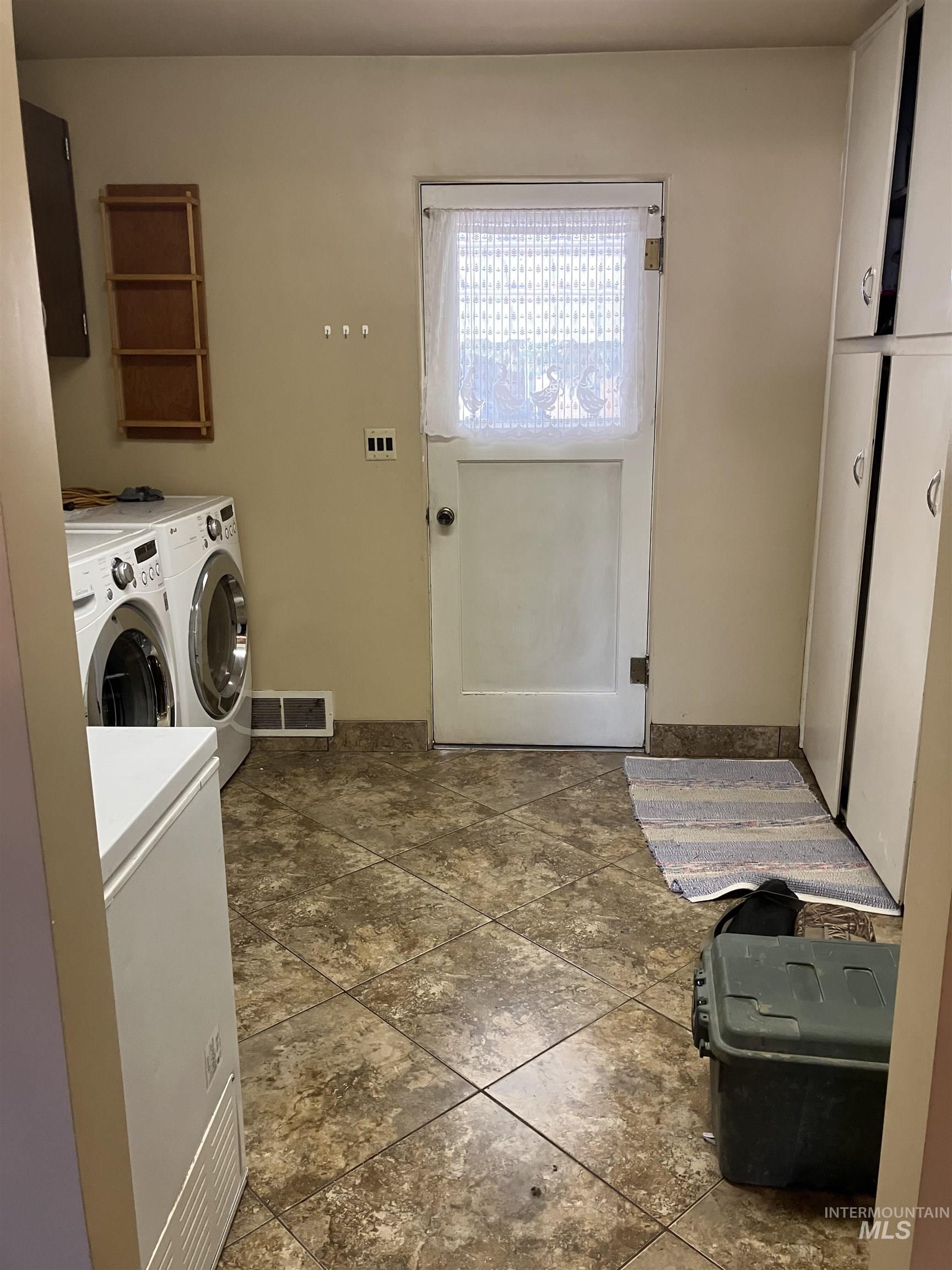 1111 E Main Street, Emmett, Idaho 83617, 3 Bedrooms, 2 Bathrooms, Residential For Sale, Price $425,000,MLS 98964819