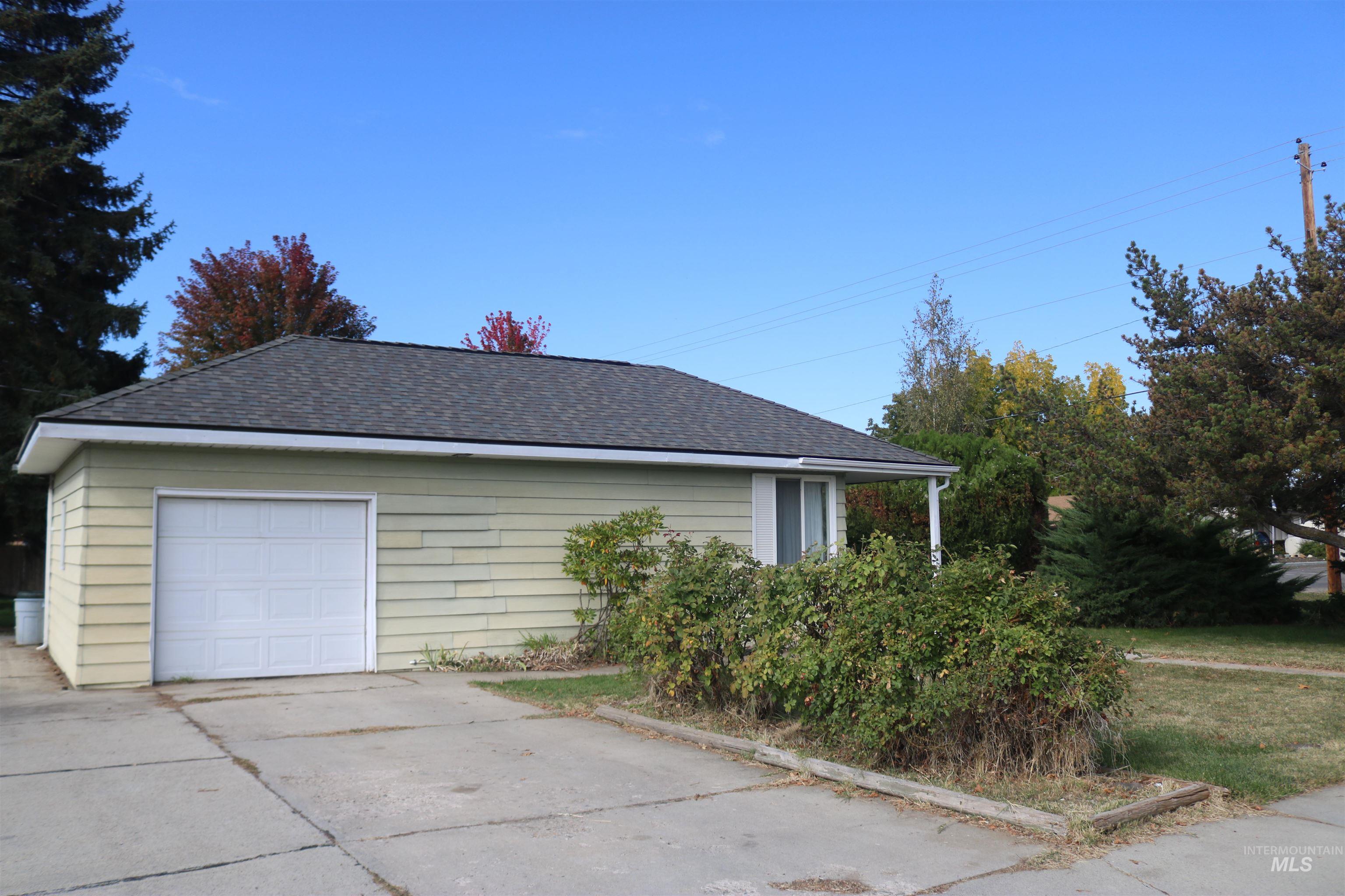 1111 E Main Street, Emmett, Idaho 83617, 3 Bedrooms, 2 Bathrooms, Residential For Sale, Price $425,000,MLS 98964819