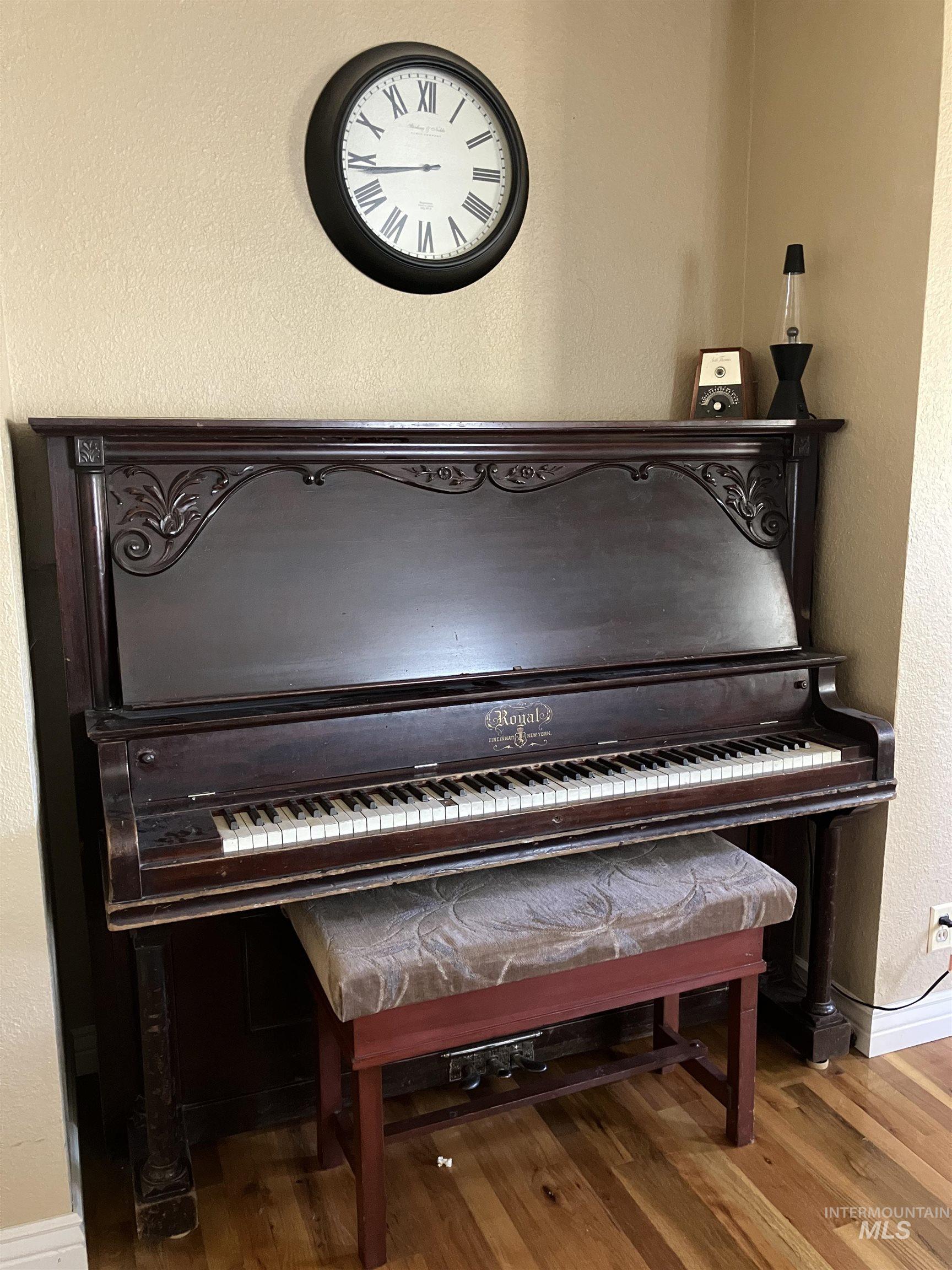 1111 E Main Street, Emmett, Idaho 83617, 3 Bedrooms, 2 Bathrooms, Residential For Sale, Price $425,000,MLS 98964819