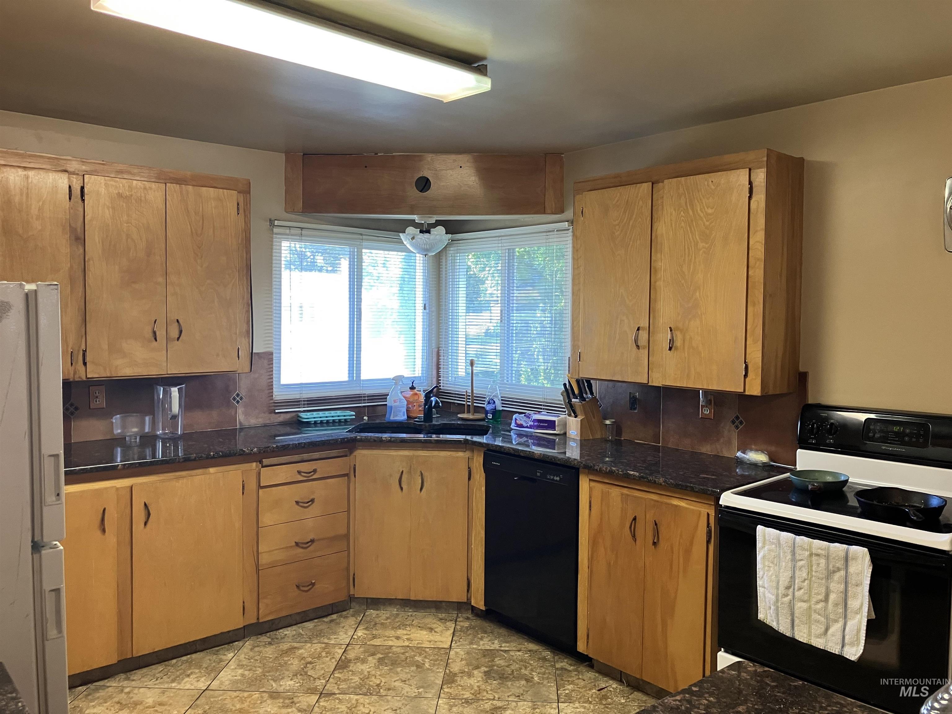1111 E Main Street, Emmett, Idaho 83617, 3 Bedrooms, 2 Bathrooms, Residential For Sale, Price $425,000,MLS 98964819