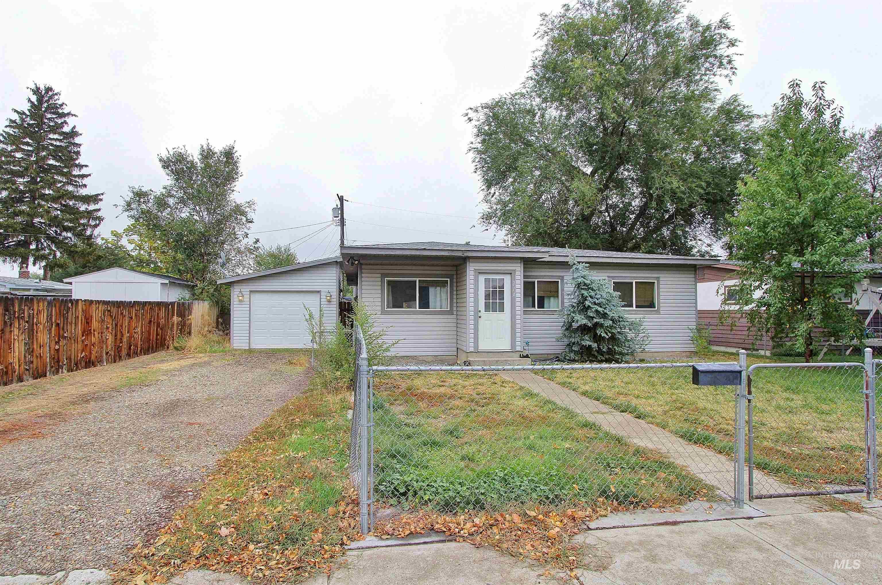 314 Baker Drive, Mountain Home, Idaho 83647, 2 Bedrooms, 1 Bathroom, Residential For Sale, Price $258,900,MLS 98964831